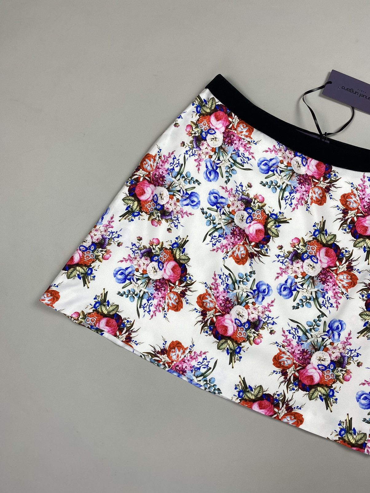 Emanuel Ungaro BNWT! Emanuel Ungaro ladies silk floral patterns skirt Size 27" / US 4 / IT 40 - 5 Thumbnail