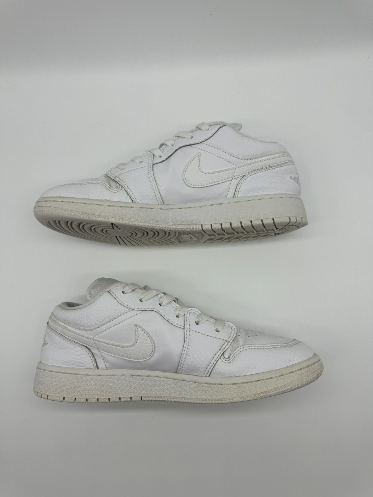 Jordan Brand × Nike Nike Air Jordan Retro 1 Low Triple White Size 6.5Y | 8 Women Size US 6.5 / EU 39-40 - 3 Thumbnail