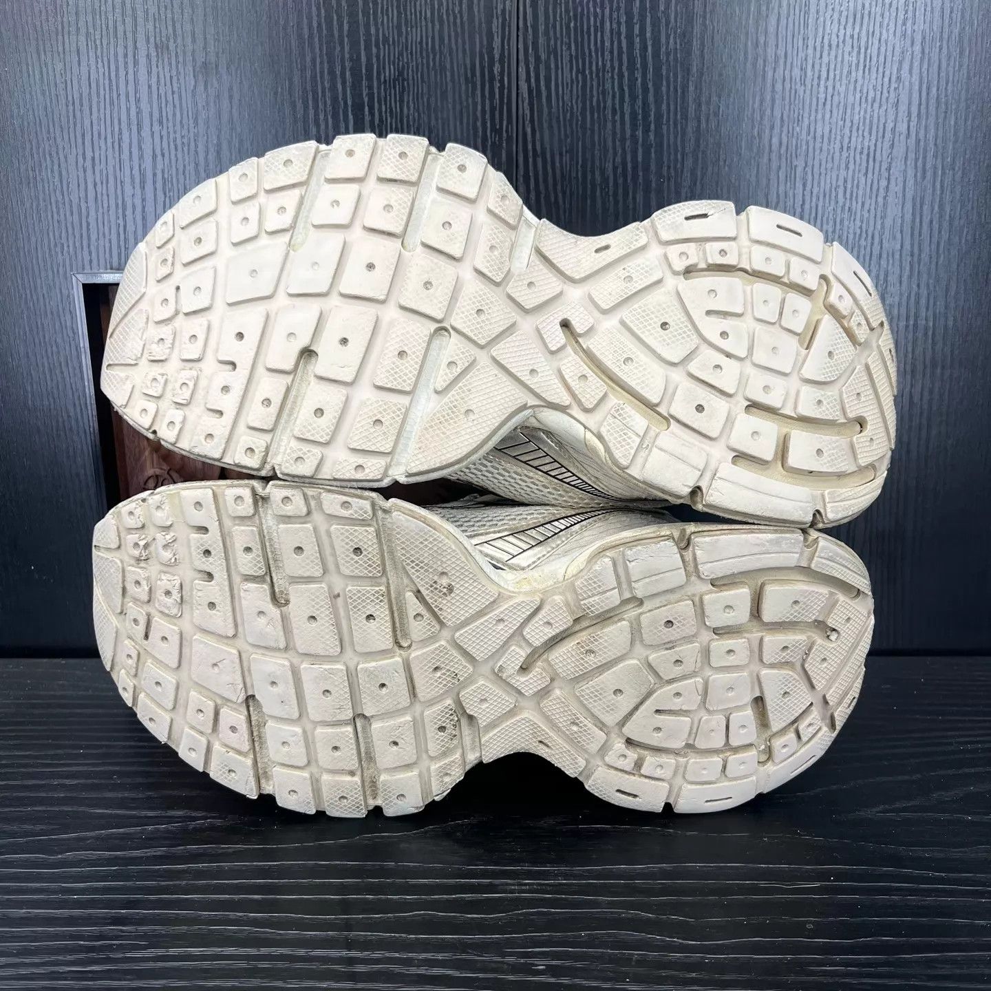 Balenciaga Balenciaga 3XL Champagne Gold 42 Original Box & Accessories Size US 9 / EU 42 - 7 Thumbnail