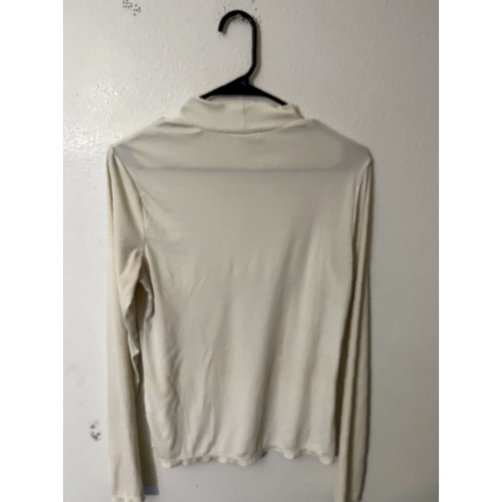 H&M H&M Woman Blouse Medium L-S Stretch Mock Neck Casual Comfort Ivory Size M / US 6-8 / IT 42-44 - 3 Thumbnail
