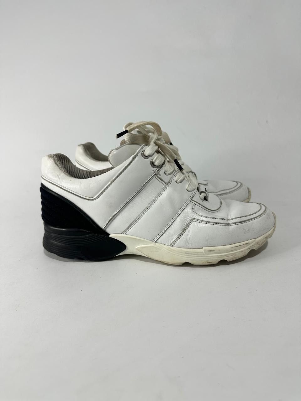Chanel White/Black Leather And Fabric CC Low Top Sneakers 38