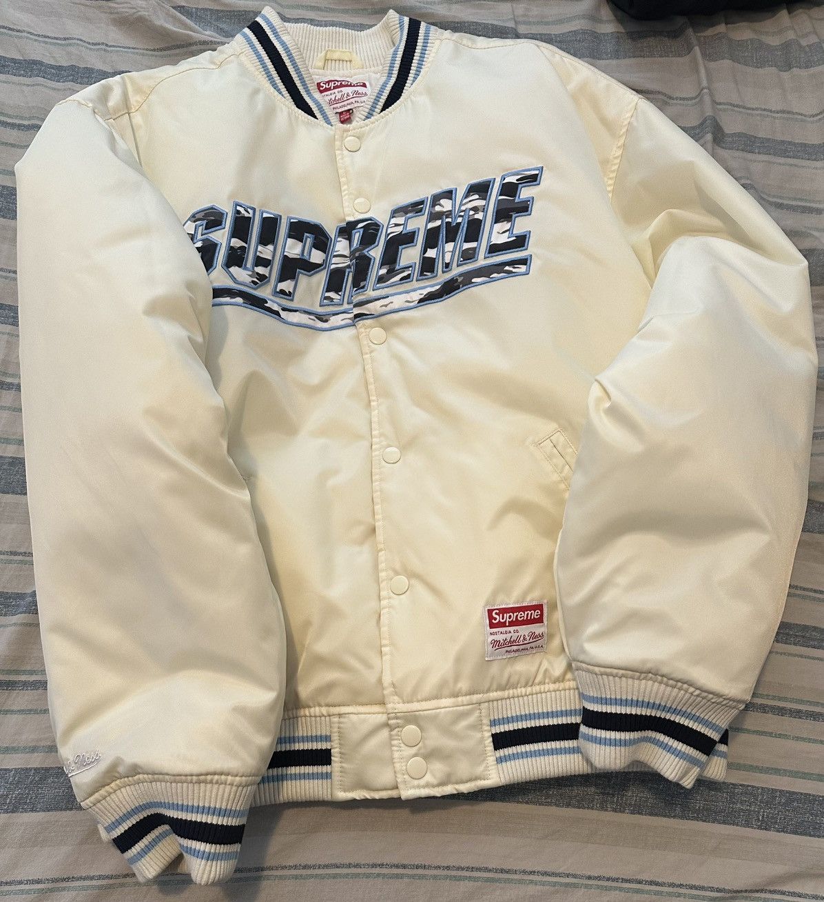 Supreme Supreme mitchell ness camo logo varsity jacket white Size US L / EU 52-54 / 3 - 1 Thumbnail
