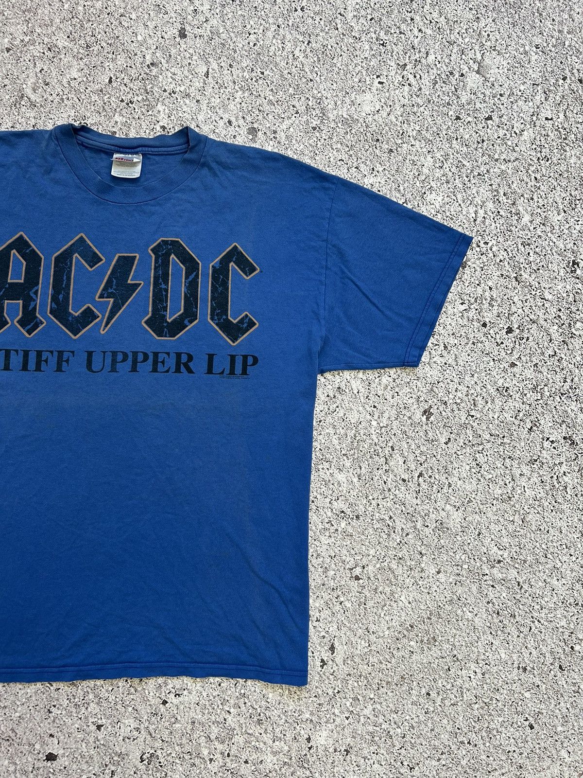 Band Tees × Vintage Vintage 2000 AC/DC Stiff Upper Lip Rock Band T-Shirt Size US XL / EU 56 / 4 - 4 Thumbnail