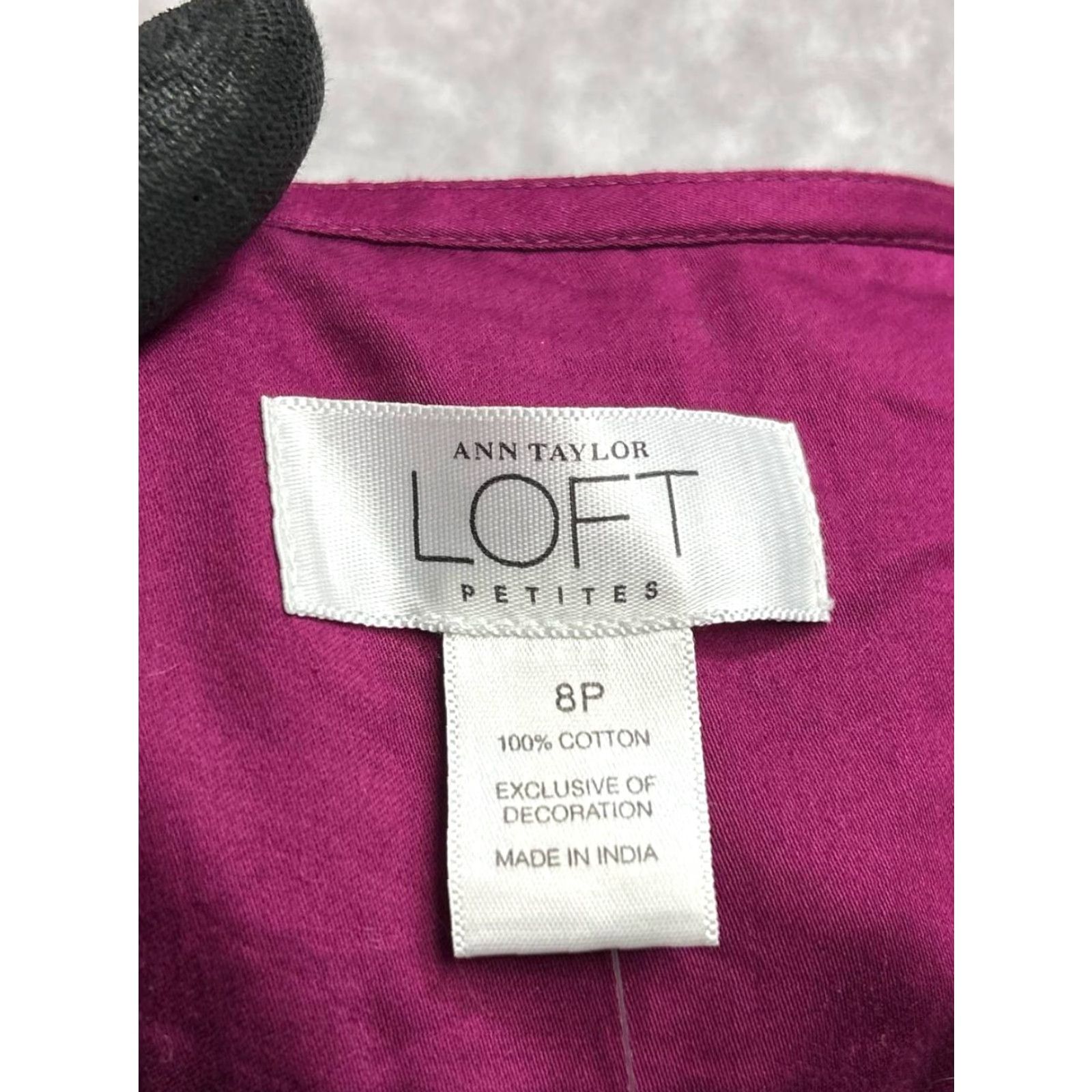 Ann Taylor Ann Taylor LOFT Blouse Shirt Womens 8P Purple Cotton Button Front V-Neck Short Cap Sleeve Petite Casual Modern 90s? Size M / US 6-8 / IT 42-44 - 4 Thumbnail