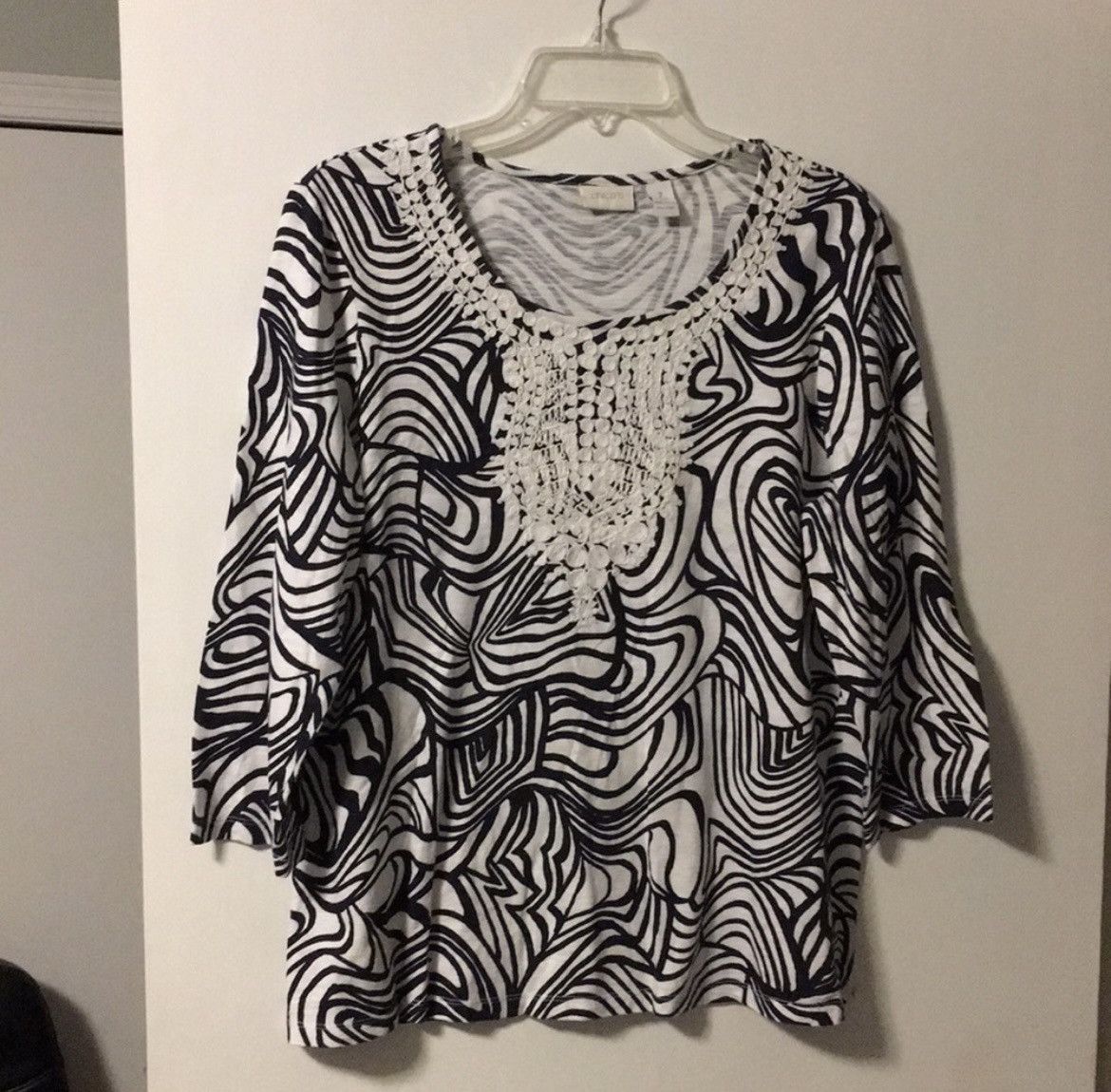 Chicos Chico’s Black and White Long Sleeve Size XS / US 0-2 / IT 36-38 - 1 Thumbnail