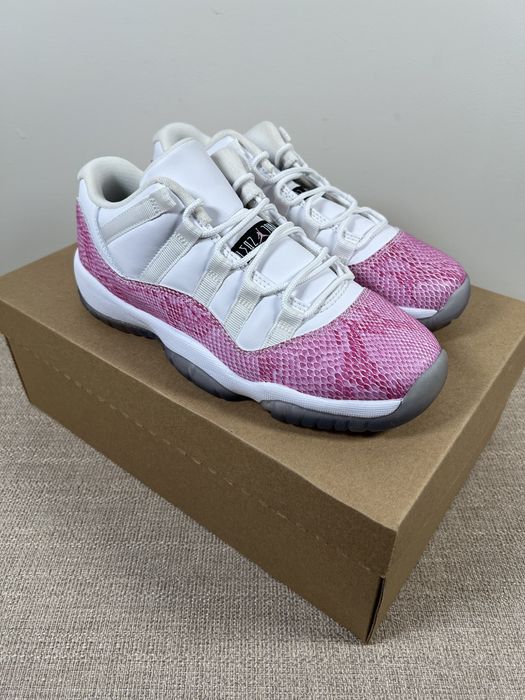 Low hot sale pink 11s