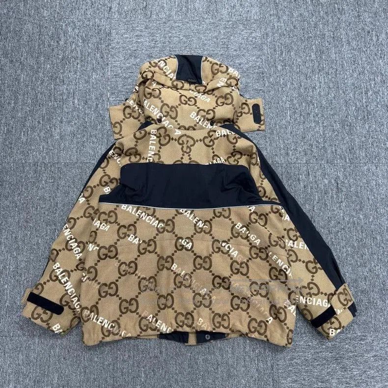 Gucci Gucci Balenciaga. Size US XXS / EU 40 - 5 Thumbnail