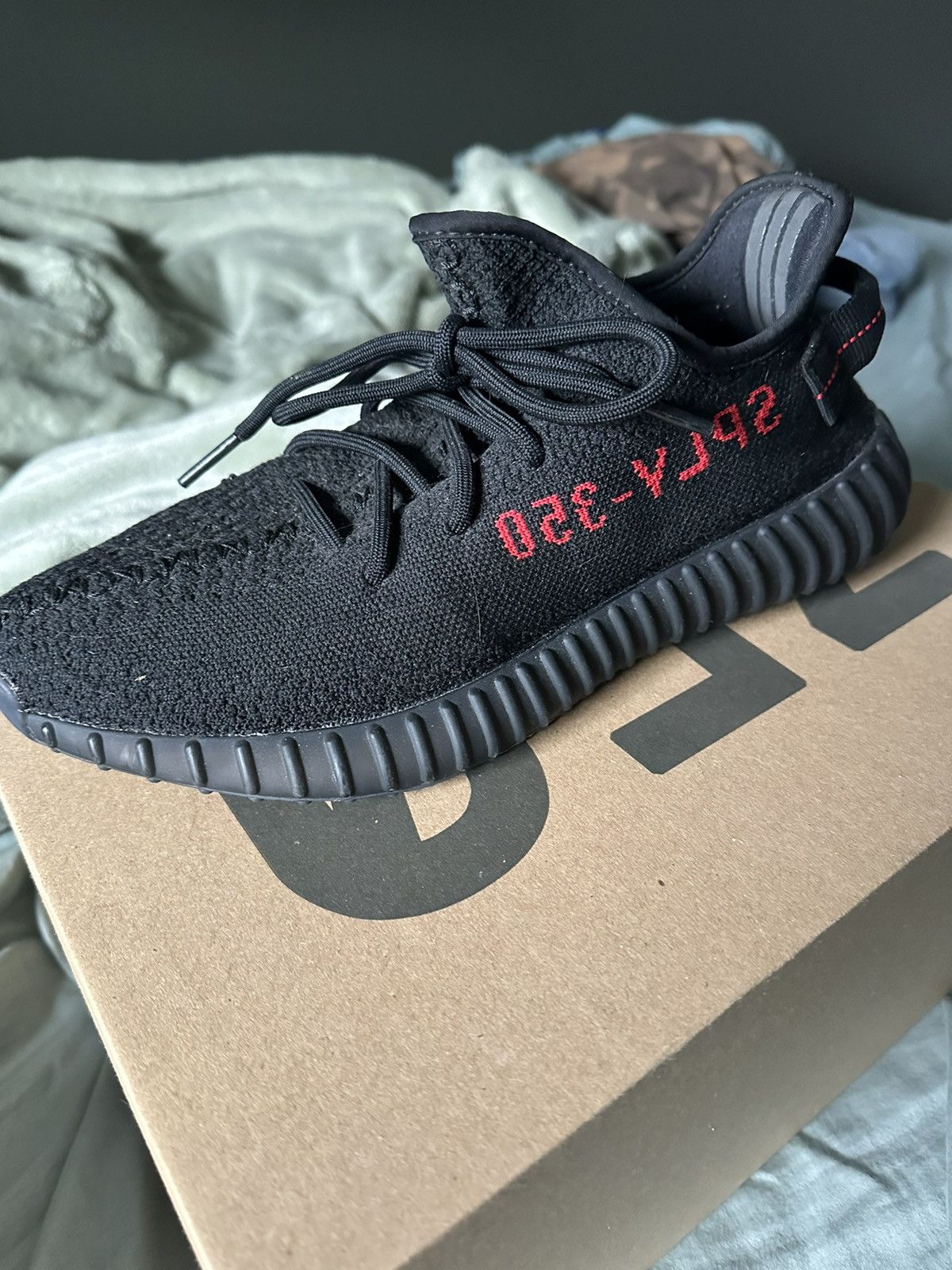 Adidas × Kanye West × Yeezy 2022 Adidas Yeezy 350 V2 B/RED Size US 9 / EU 42 - 2 Thumbnail