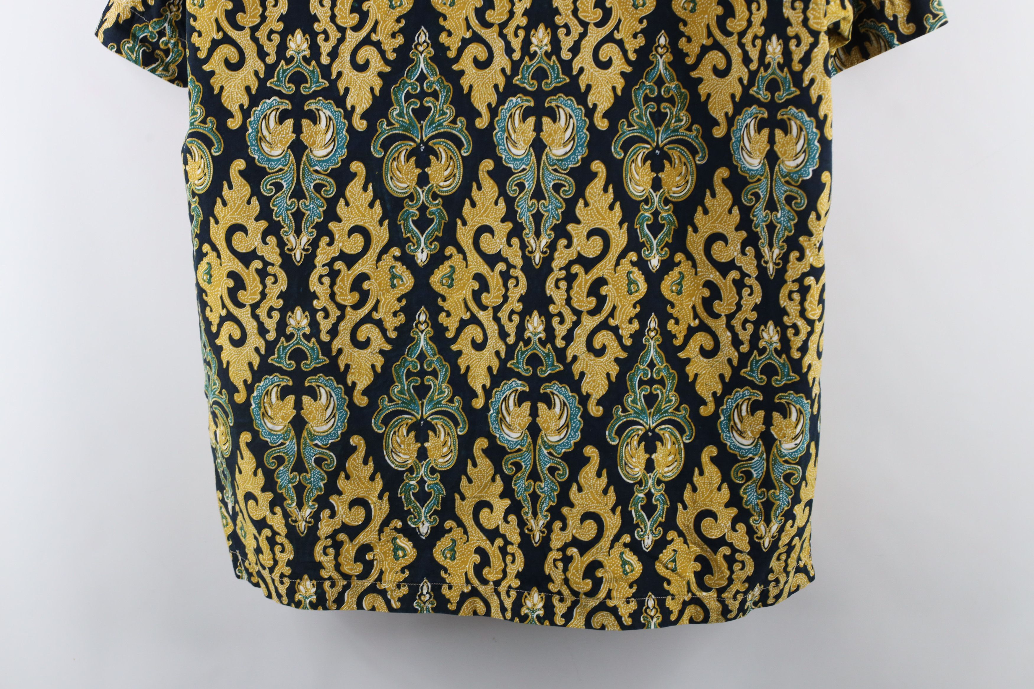 Vintage Vintage 70s Streetwear Geometric Short Sleeve Button Shirt Size US XL / EU 56 / 4 - 10 Thumbnail