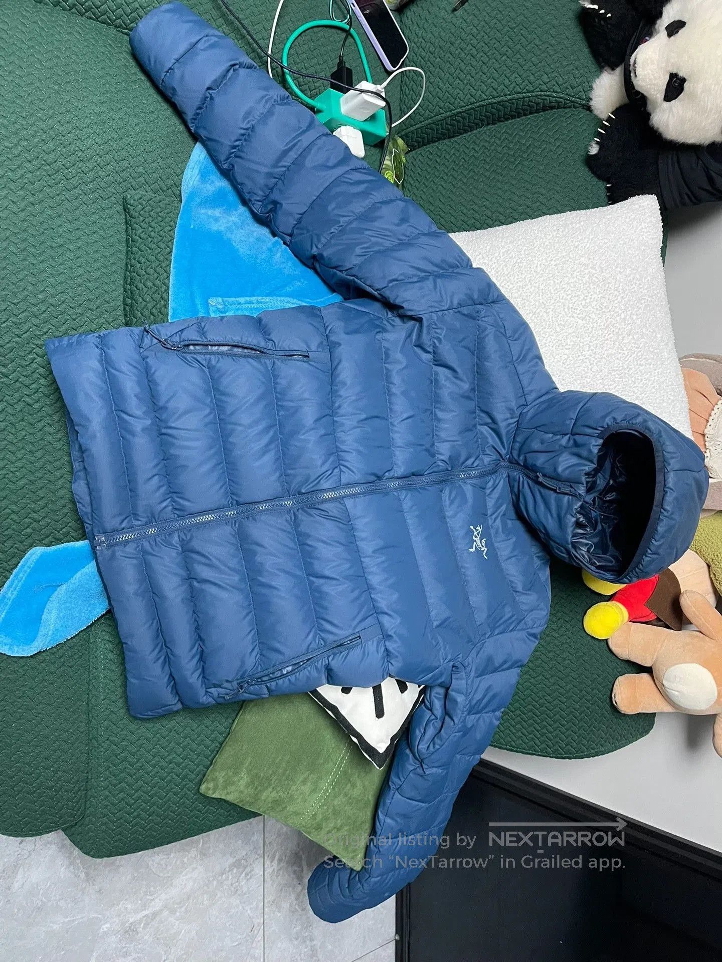 Arc'teryx Arc'teryx Men's Blue Hooded Down Jacket. Size US M / EU 48-50 / 2 - 1 Thumbnail