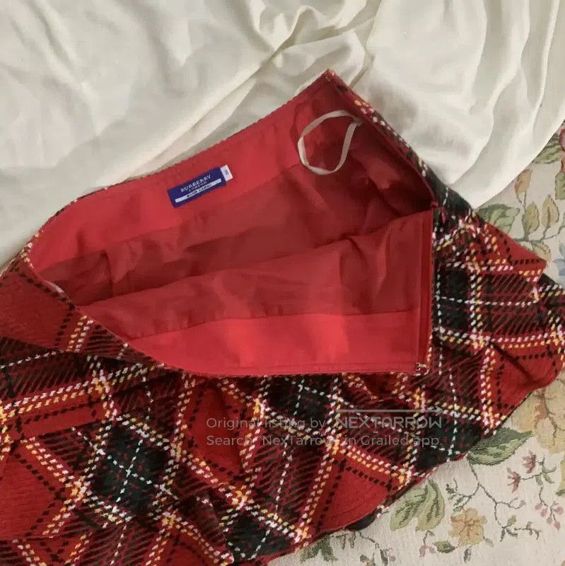 Burberry Burberry Red Wool Blend Skirt for Women. Size 28" / US 6 / IT 42 - 3 Thumbnail