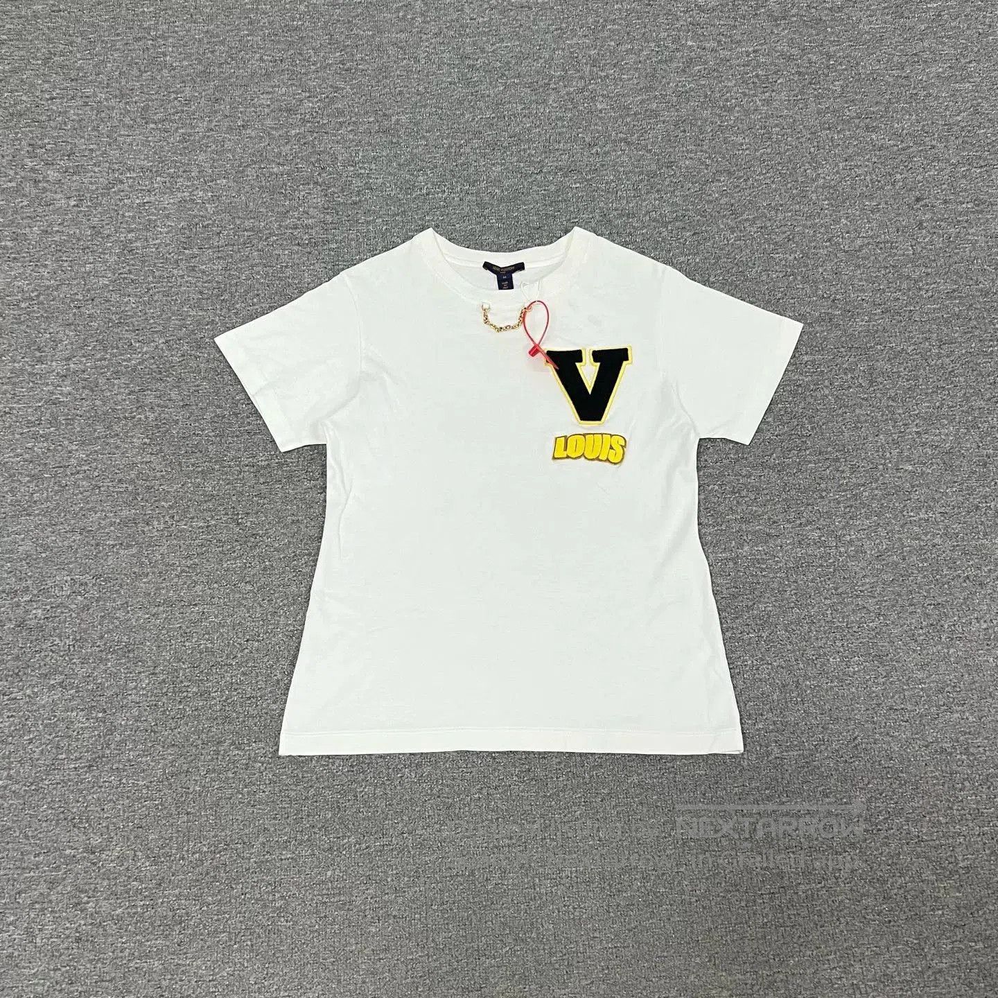 Louis Vuitton louis vuitton large logo short sleeve t-shirt. Size US M / EU 48-50 / 2 - 1 Thumbnail
