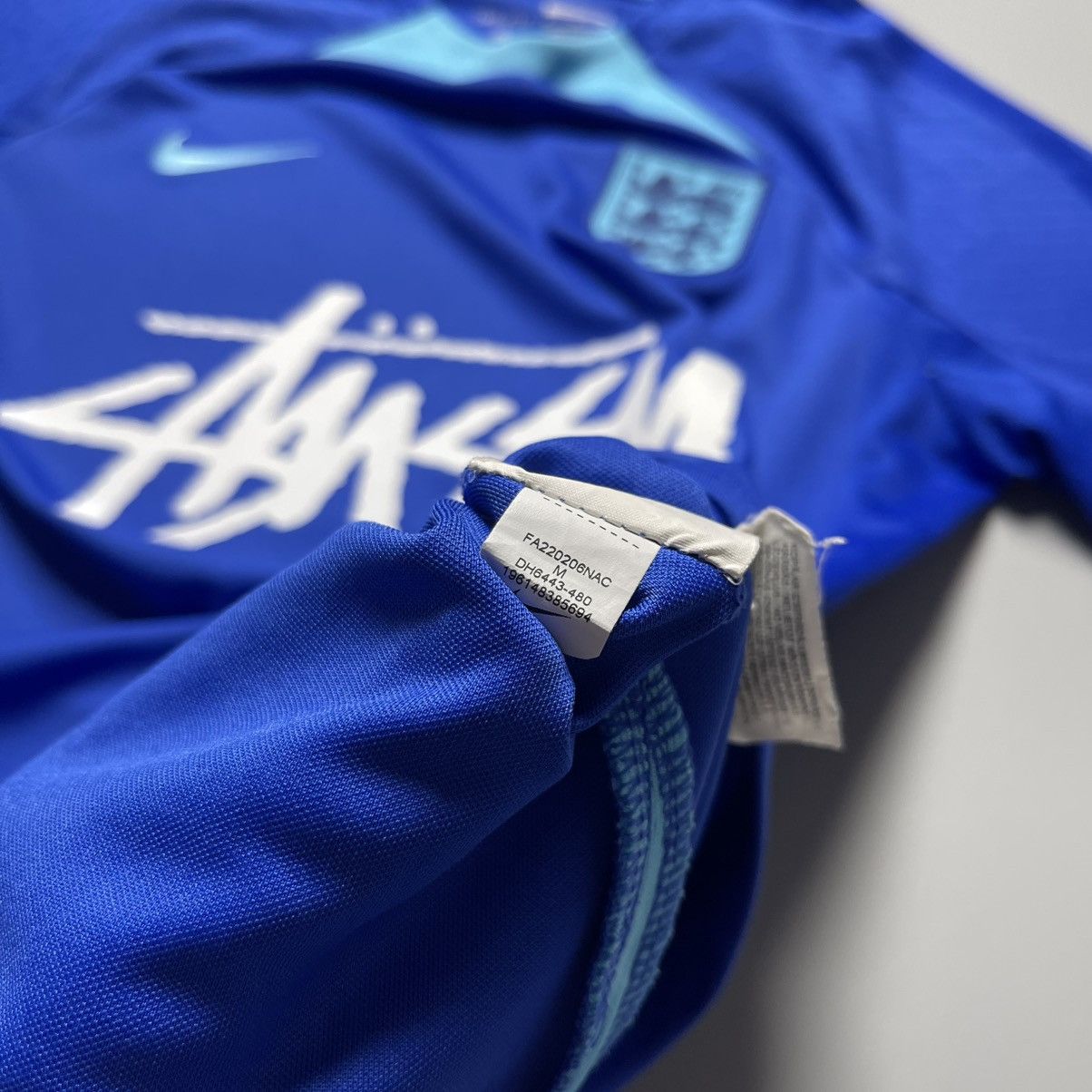 Vintage ENGLAND x STUSSY NIKE 2022 WORLD CUP SOCCER TRAINING JERSEY Size US M / EU 48-50 / 2 - 10 Thumbnail