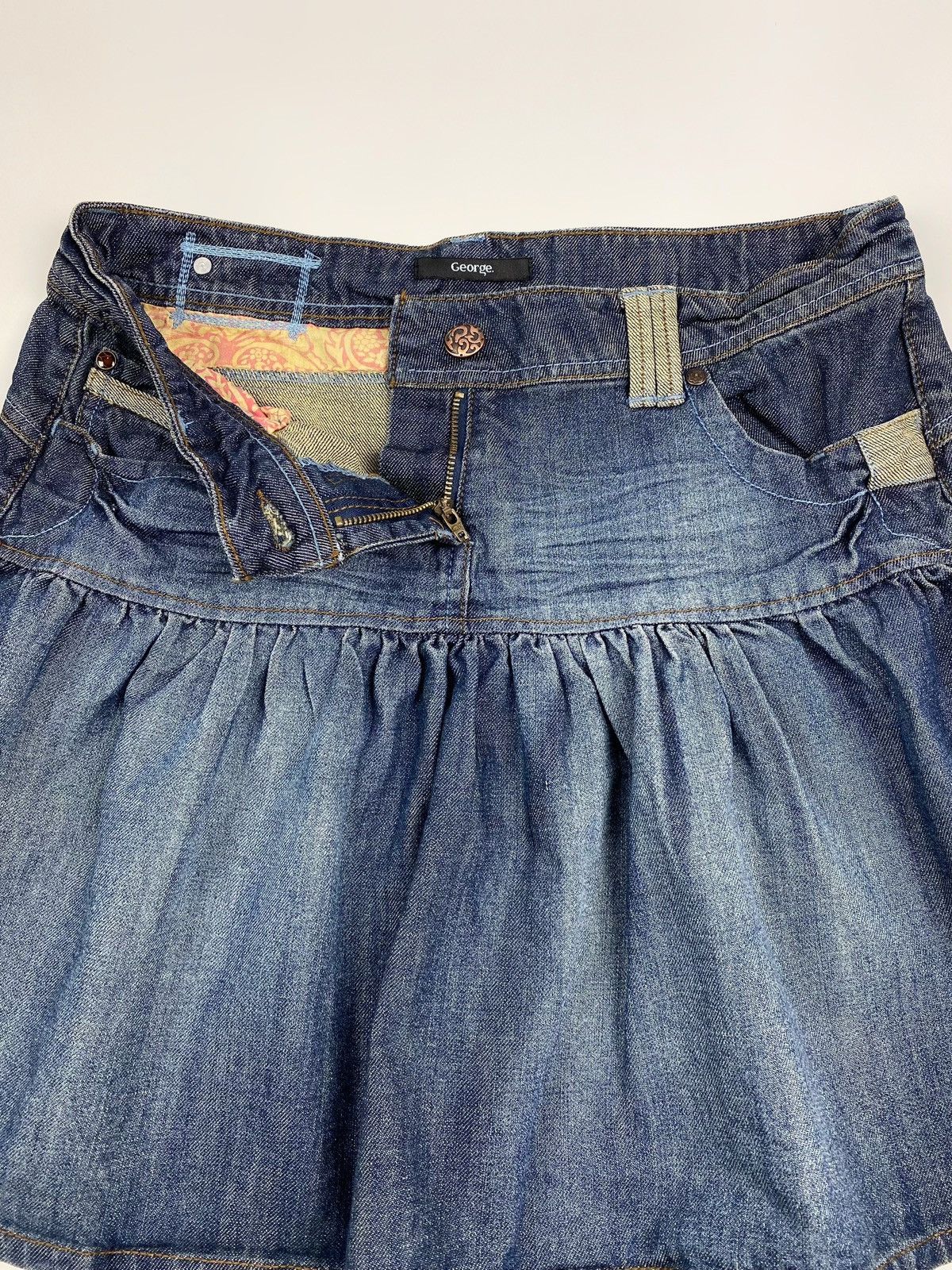 Vintage Y2K George Washed Denim Ruched Ruffle Mini Skirt Size 30" / US 8 / IT 44 - 3 Thumbnail