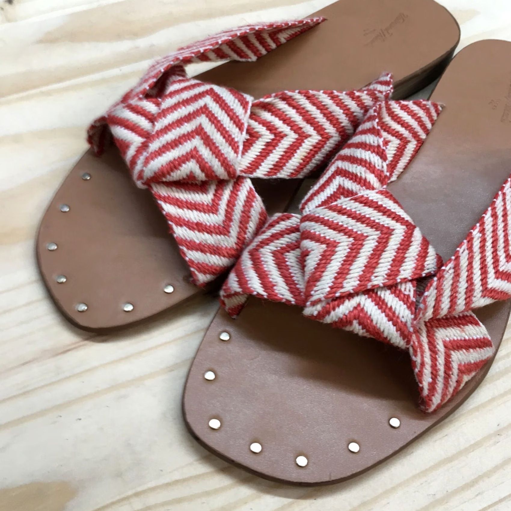 Vintage Universal Thread Sandals Womens 8.5 Chevron Print Knot Slide Flats Red Size US 9 / IT 39 - 4 Thumbnail