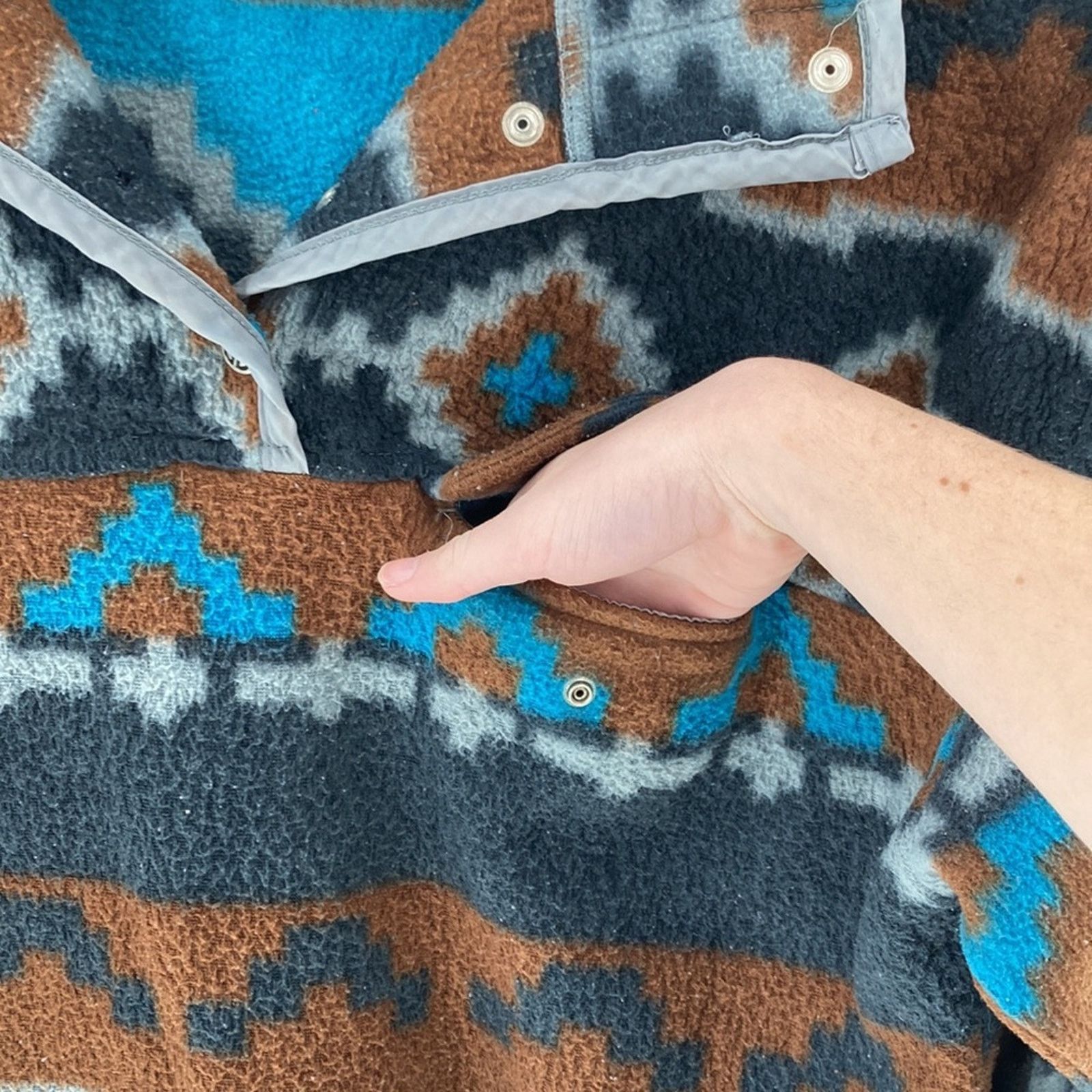 Vintage Vintage Bill Blass Knit Wear Aztec fleece western size M Size US M / EU 48-50 / 2 - 5 Thumbnail