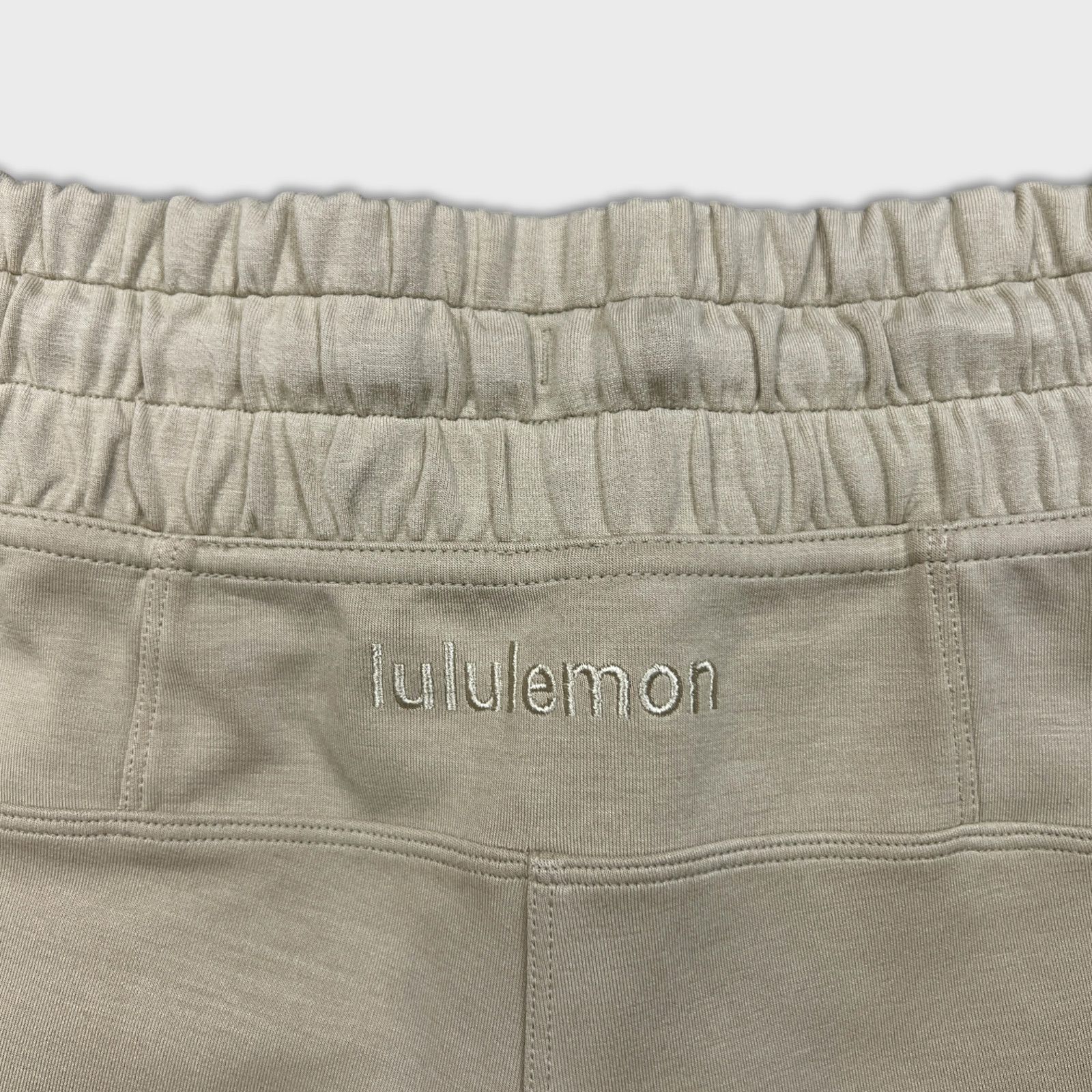 Lululemon Lululemon Soft Ambitions High Rise Shorts sz 8 Pocketed Size 30" / US 8 / IT 44 - 4 Thumbnail
