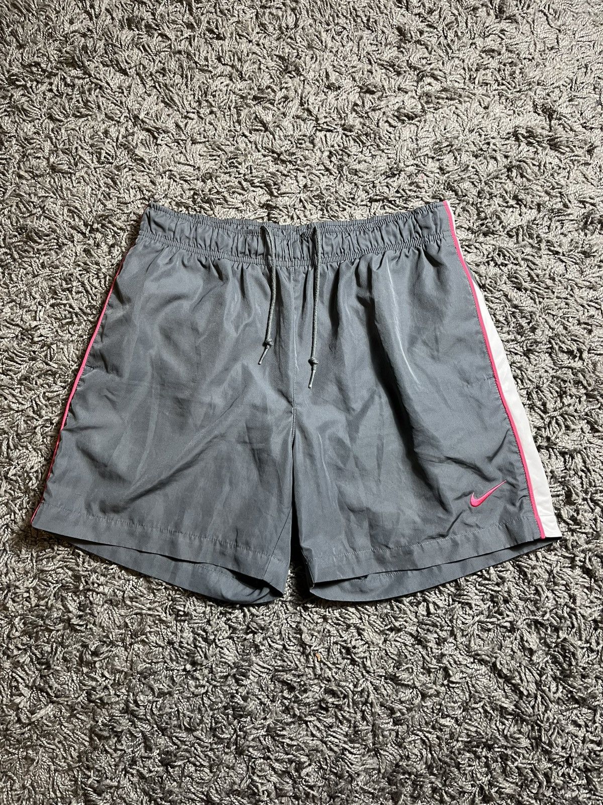 Vintage NIKE VINTAGE 00s NYLON SUMMER SHORTS Y2K Size US 32 / EU 48 - 1 Thumbnail