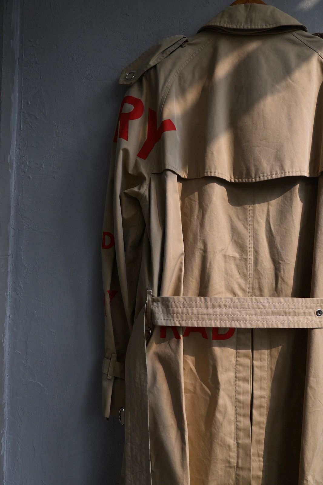 Burberry Burberry SS19 by R. Tisci horseferry garbadine trench coat Size US M / EU 48-50 / 2 - 14 Thumbnail