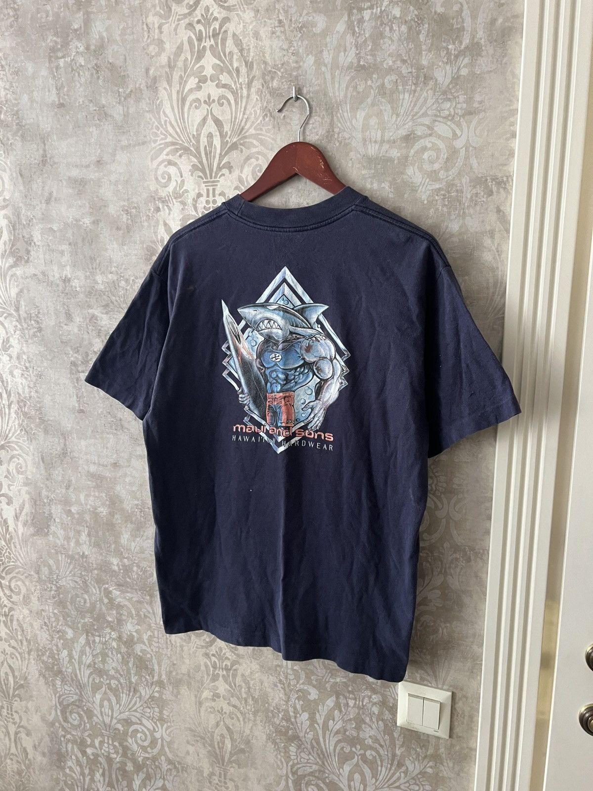 Vintage Vintage Maui and Sons Shark Graphic Tee Hawaii Surf Skate Size US L / EU 52-54 / 3 - 2 Thumbnail