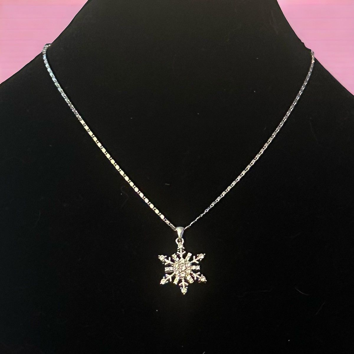 Other Silver tone rhinestone snowflake necklace Size ONE SIZE - 1 Thumbnail