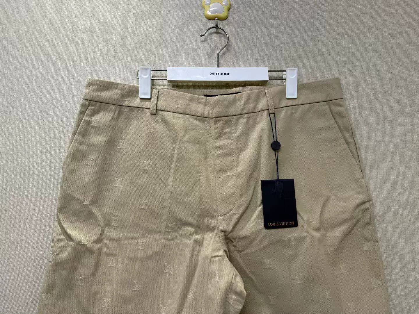 Louis Vuitton louis vuitton khaki logo embroidered shorts Size US 34 / EU 50 - 2 Thumbnail