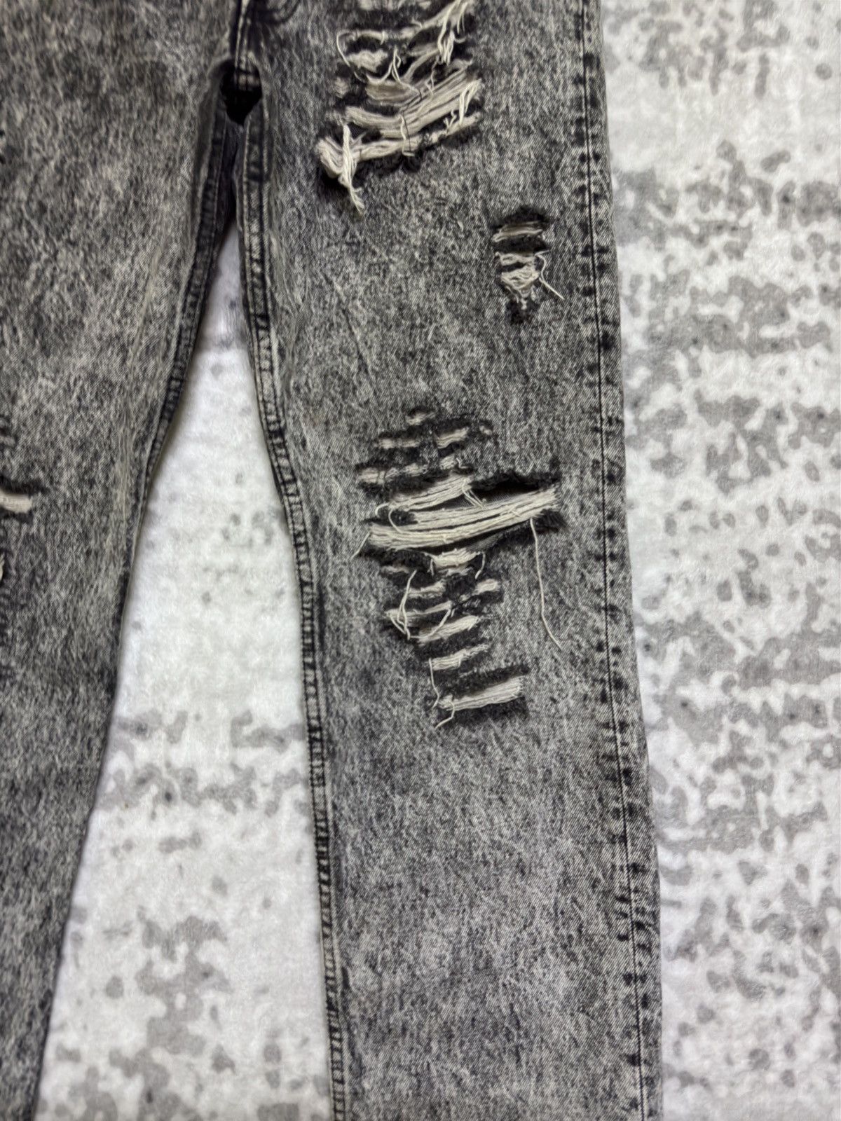 Levi's Vintage Clothing Vintage Levi’s 501 Grey Acid Wash Distressed Jeans Raw Hem Size US 31 - 8 Thumbnail