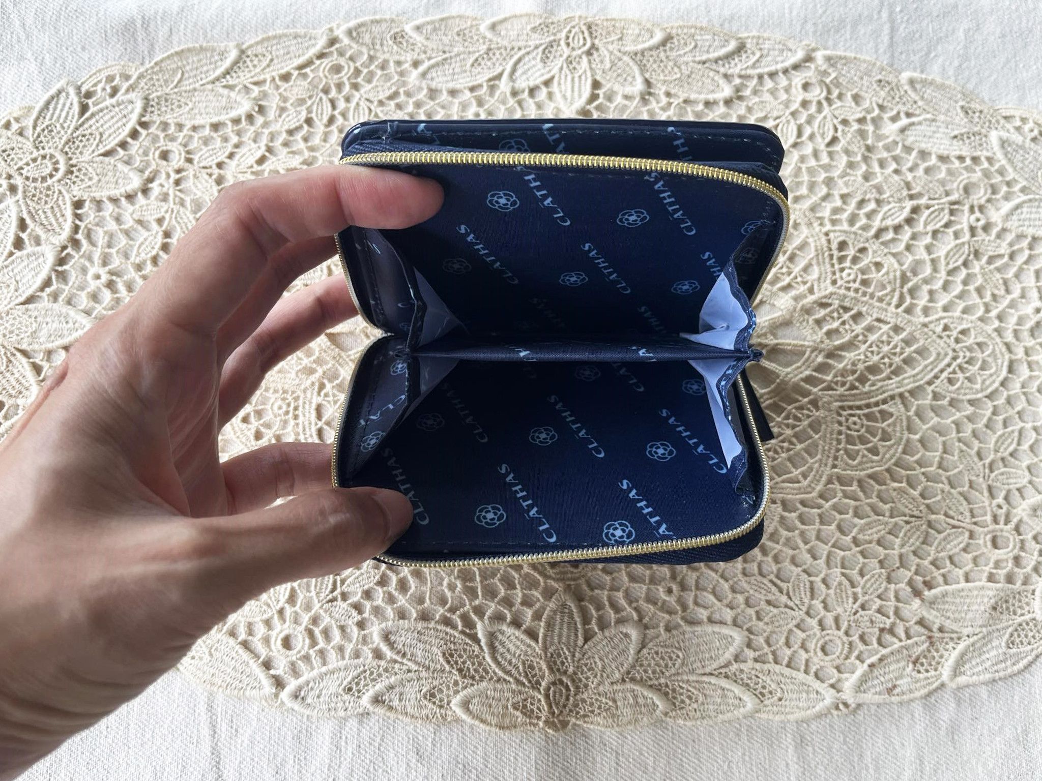Japanese Brand CLATHAS (Japanese Brand) Faux Patent Leather embossed wallet Size ONE SIZE - 7 Thumbnail