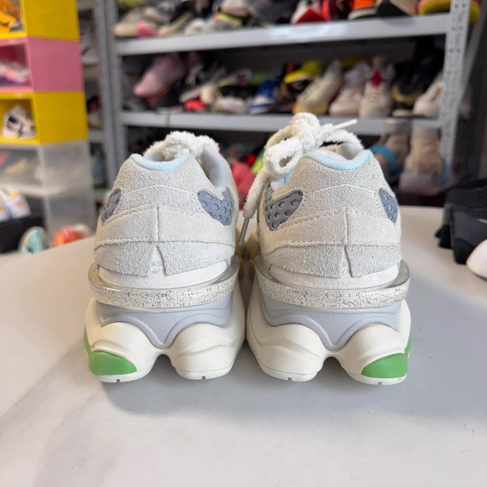 New Balance New Balance 9060 Q10 Size US 9 / EU 42 - 2 Thumbnail