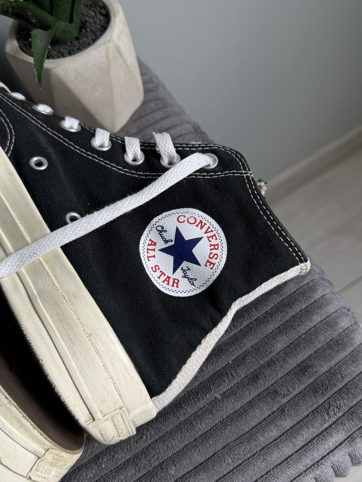 Comme des Garcons PLAY × Converse Converse x Comme des Garcons Play Sneakers Size US 7 / EU 40 - 8 Thumbnail