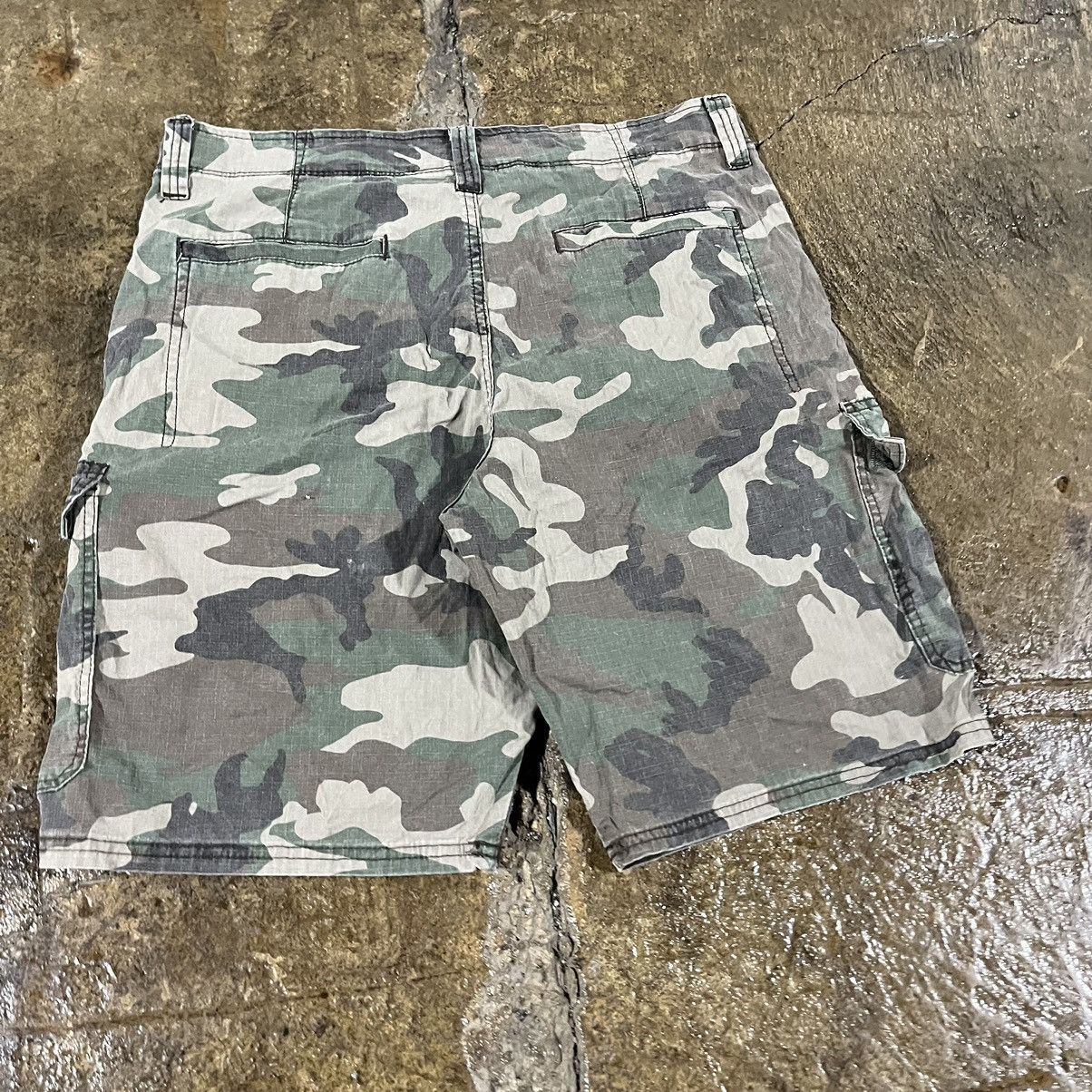 Vintage × Wrangler Crazy Vintage Y2K Baggy Camo Cargo Shorts JNCO Skater Style Size US 32 / EU 48 - 3 Thumbnail