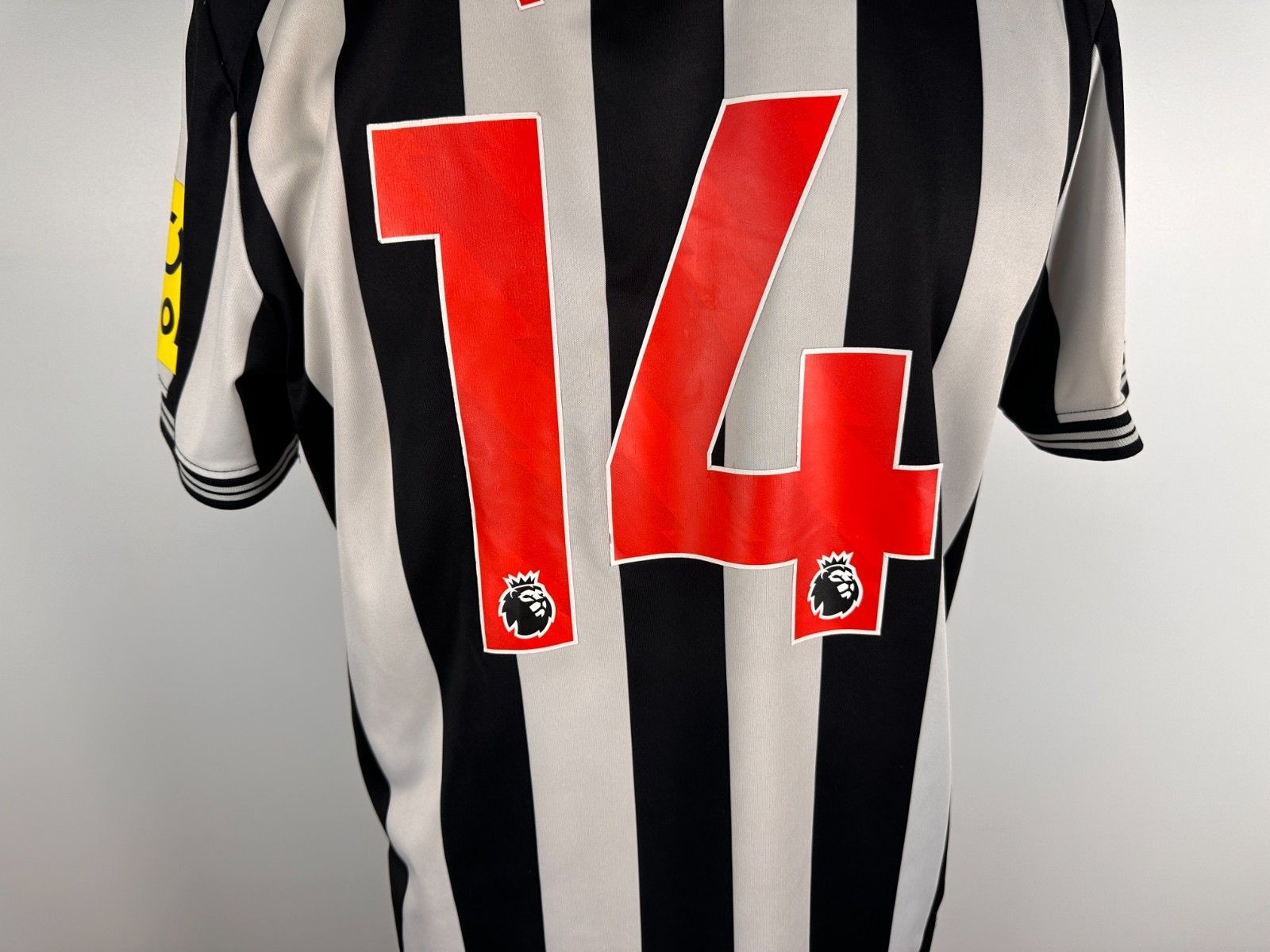 Castore Newcastle 2023 Football Shirt Soccer Jersey #14 Isak Size L Size US L / EU 52-54 / 3 - 3 Thumbnail
