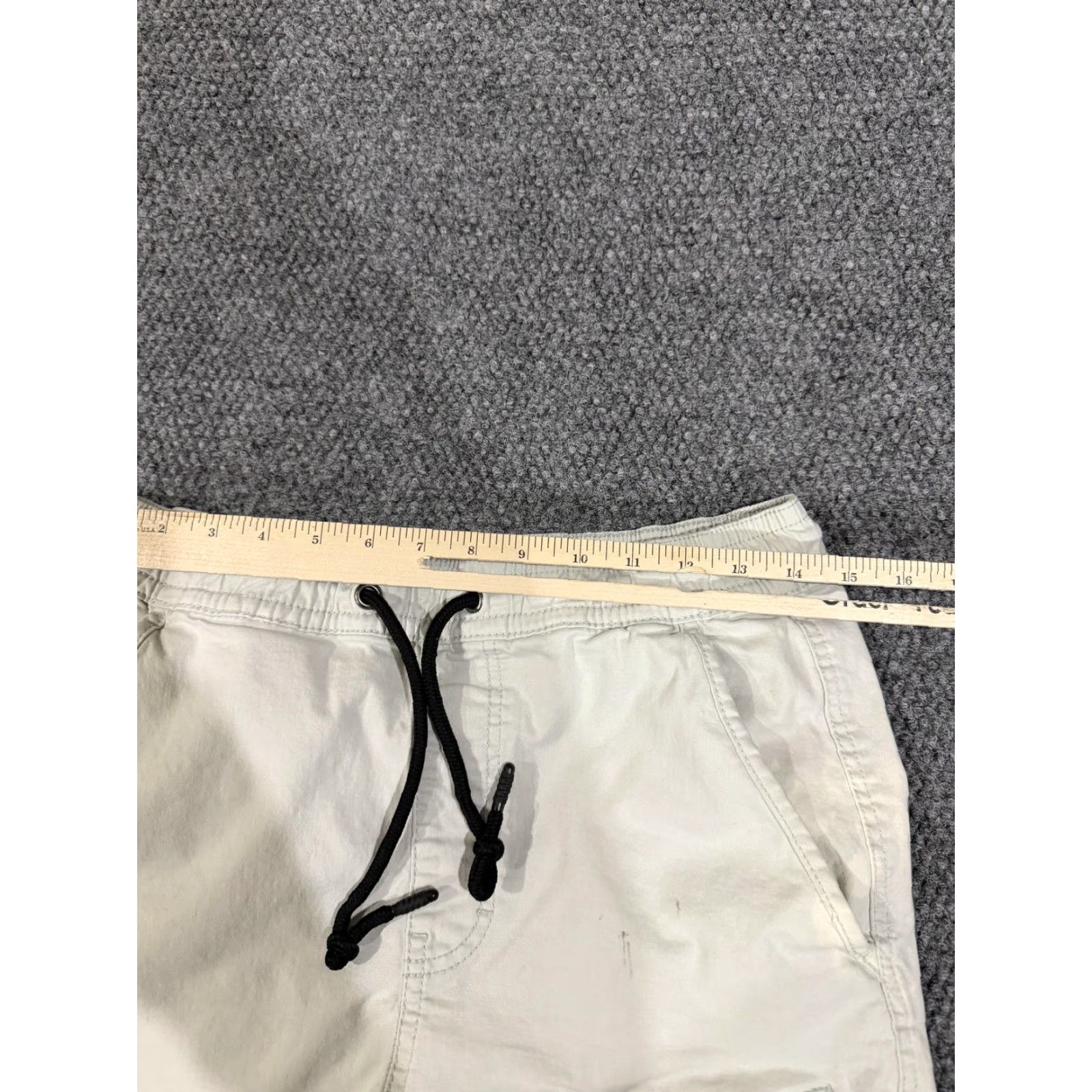 Akademiks VINTAGE Akademiks Cargo Shorts Mens small White Elastic Waist Drawstring Stretch Pockets Size US 29 - 7 Thumbnail