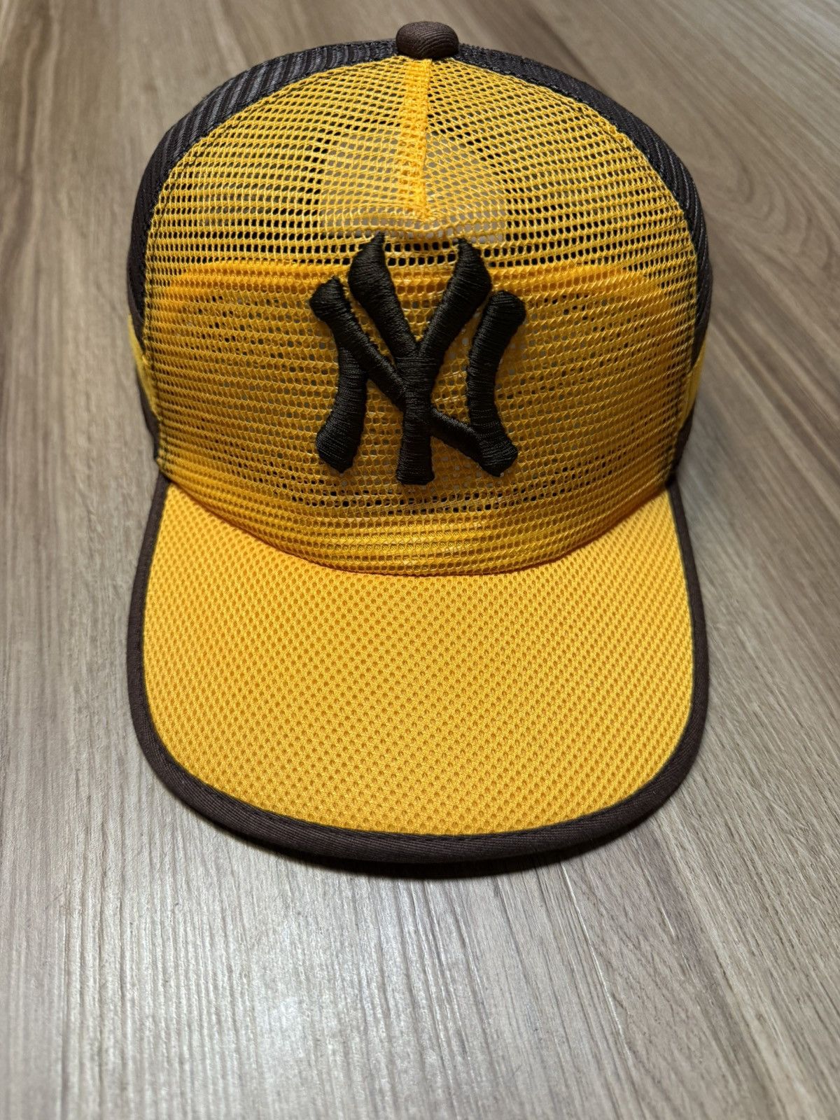 New York Yankees Vintage New York Yankees SnapBack Mesh Trucker Yellow Brown Size ONE SIZE - 1 Thumbnail