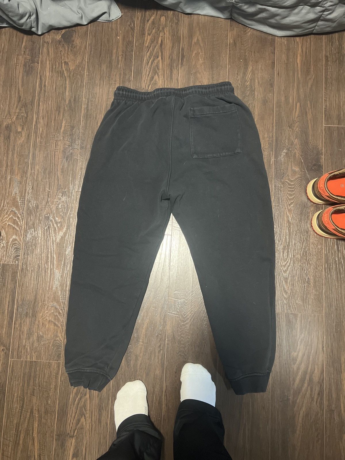 Jordan Brand Jordan sweatpants size large Size US 35 - 1 Thumbnail