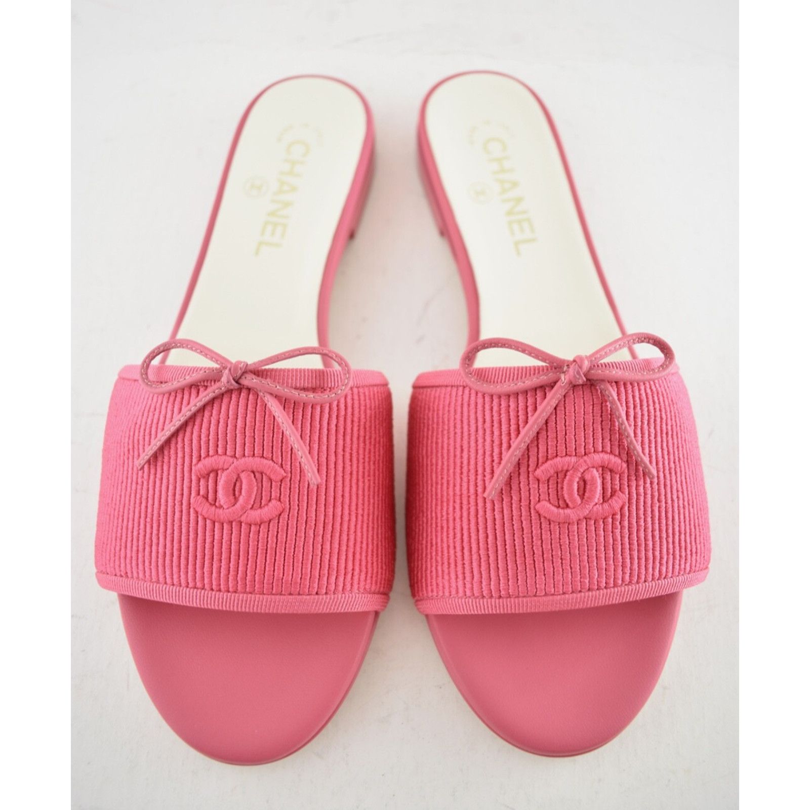 Chanel Chanel 24P Dark Pink Embroidered CC Logo Bow Tie Mule Size US 10 / IT 40 - 2 Thumbnail