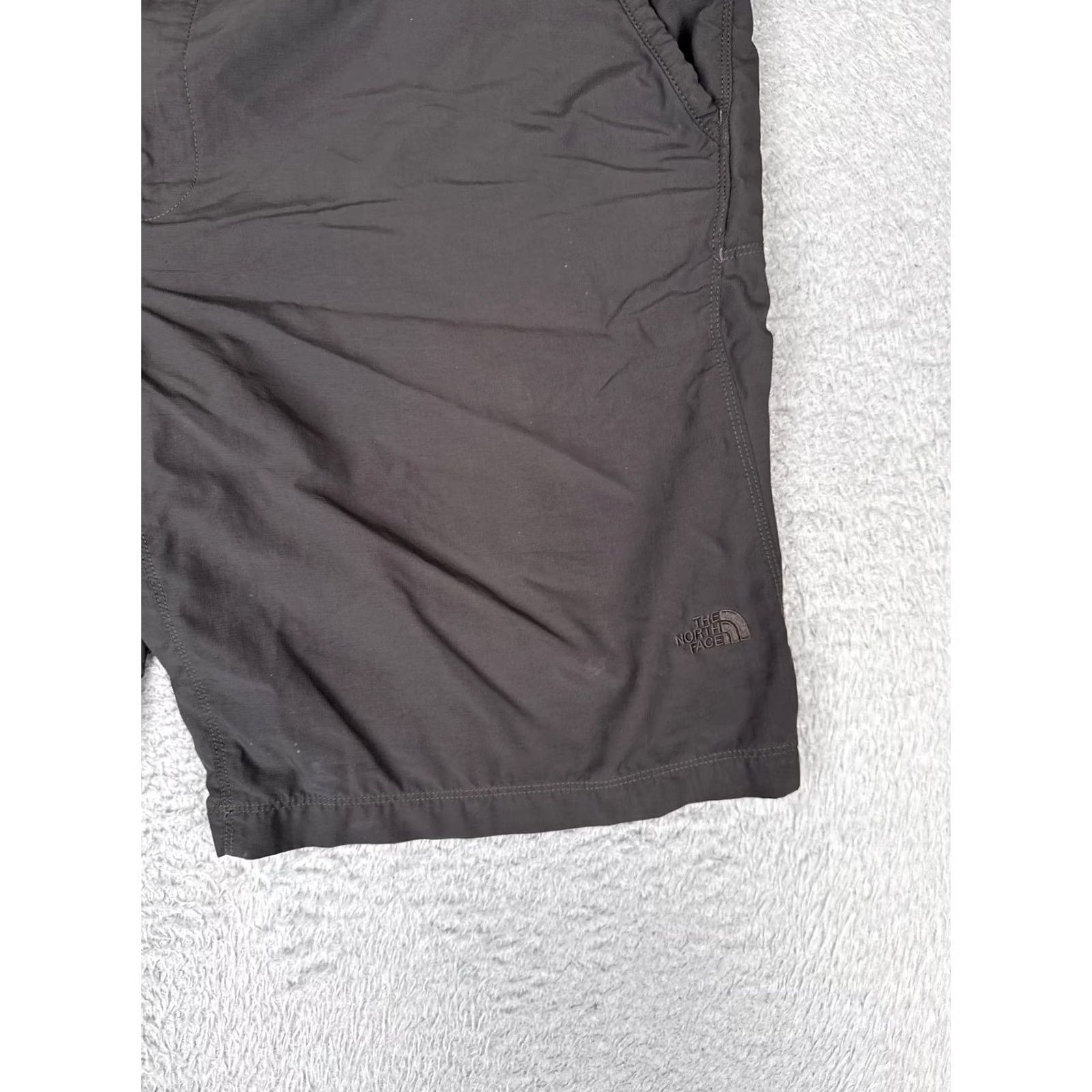 The North Face The North Face Shorts Mens Medium Gray Microfiber 10 Inseam Elastic Waist Casual Size US 31 - 2 Thumbnail