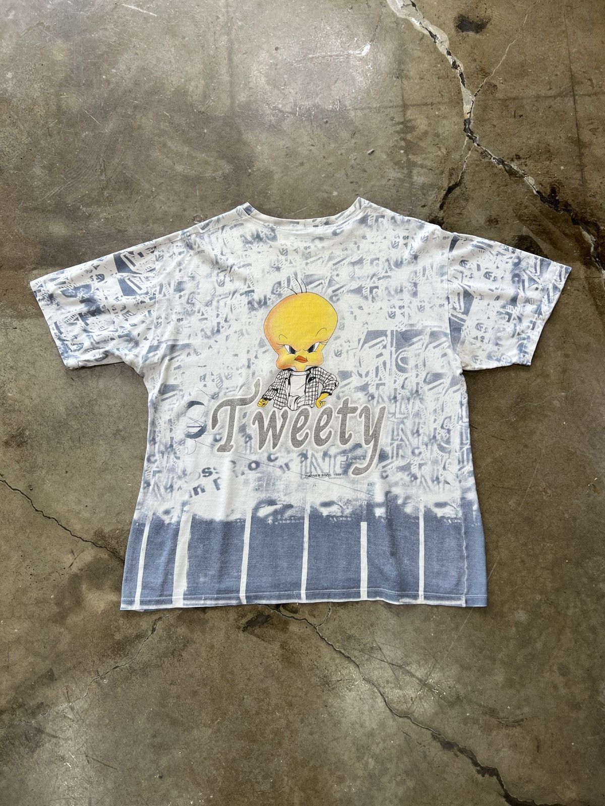 Vintage × Warner Bros Vintage 1998 Looney Tunes Tweety Bird Hammer AOP Tee Size US XL / EU 56 / 4 - 5 Thumbnail