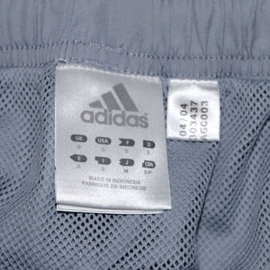 Adidas VINTAGE Adidas Shorts Male S Grey Navy Casual / Swim 2004 Retro Used Size US 29 - 5 Thumbnail
