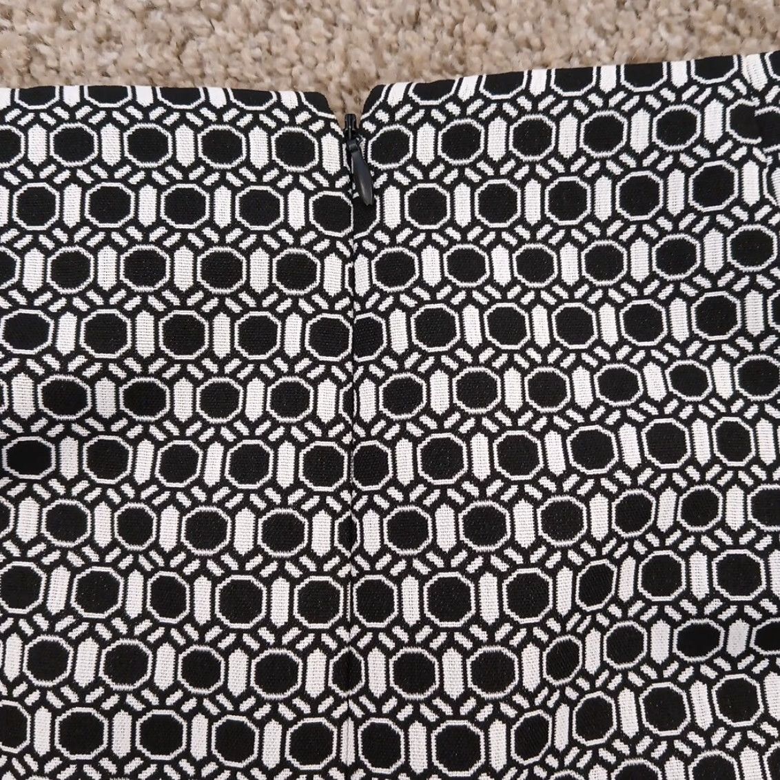 Vintage Jones Studio Skirt Women Knee Length Black Geometric Lined Slit Zip 12 Pencil Straight & — Regular Grade Polyester Vintage No Size 34" / US 12 / IT 48 - 7 Thumbnail