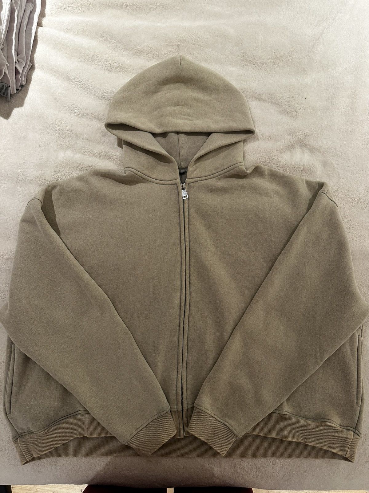 The GV Gallery Gv Gallery Blank Ivory Beige Zip Up Size Large Size US L / EU 52-54 / 3 - 1 Thumbnail