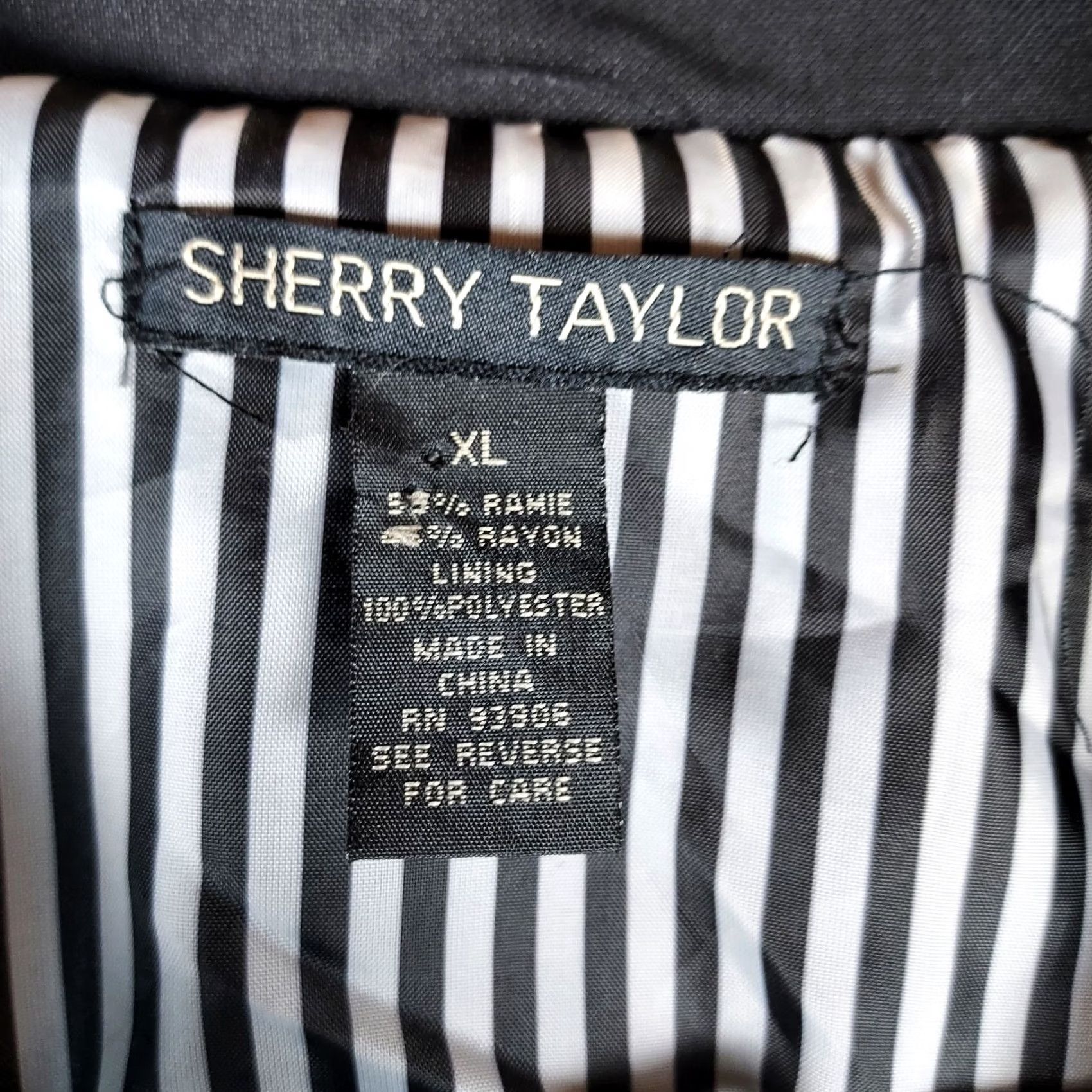 Vintage Sherry Taylor Womens XL Short Sleeve Button Front Black Blazer Jacket Size 40" / US 18 - 3 Thumbnail