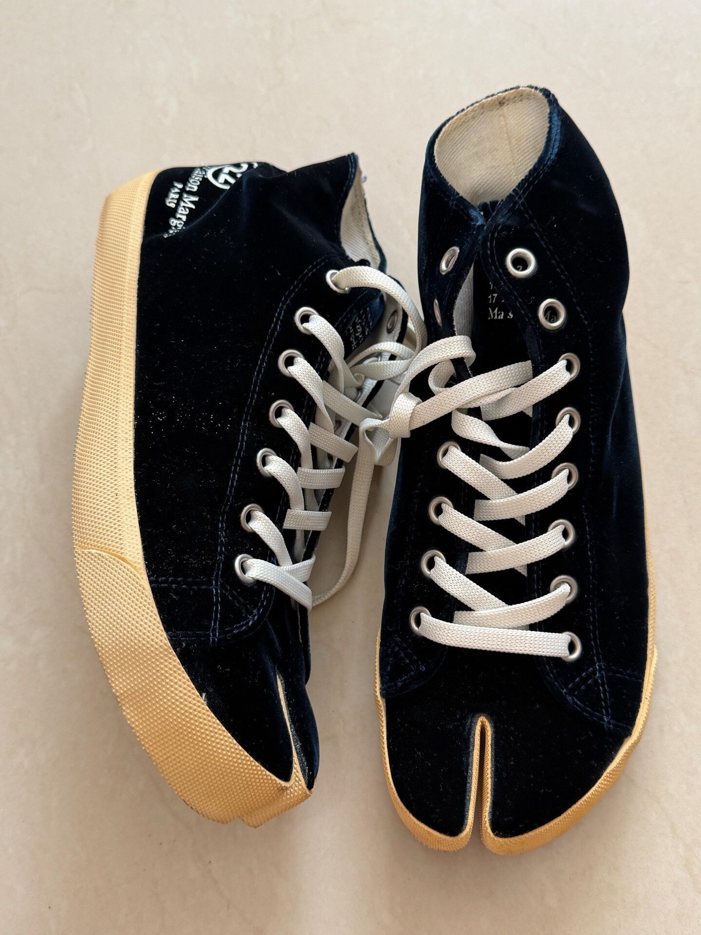 Maison Margiela Maison Margiela Tabi Blue Velvet Shoes Size US 9 / EU 42 - 1 Thumbnail