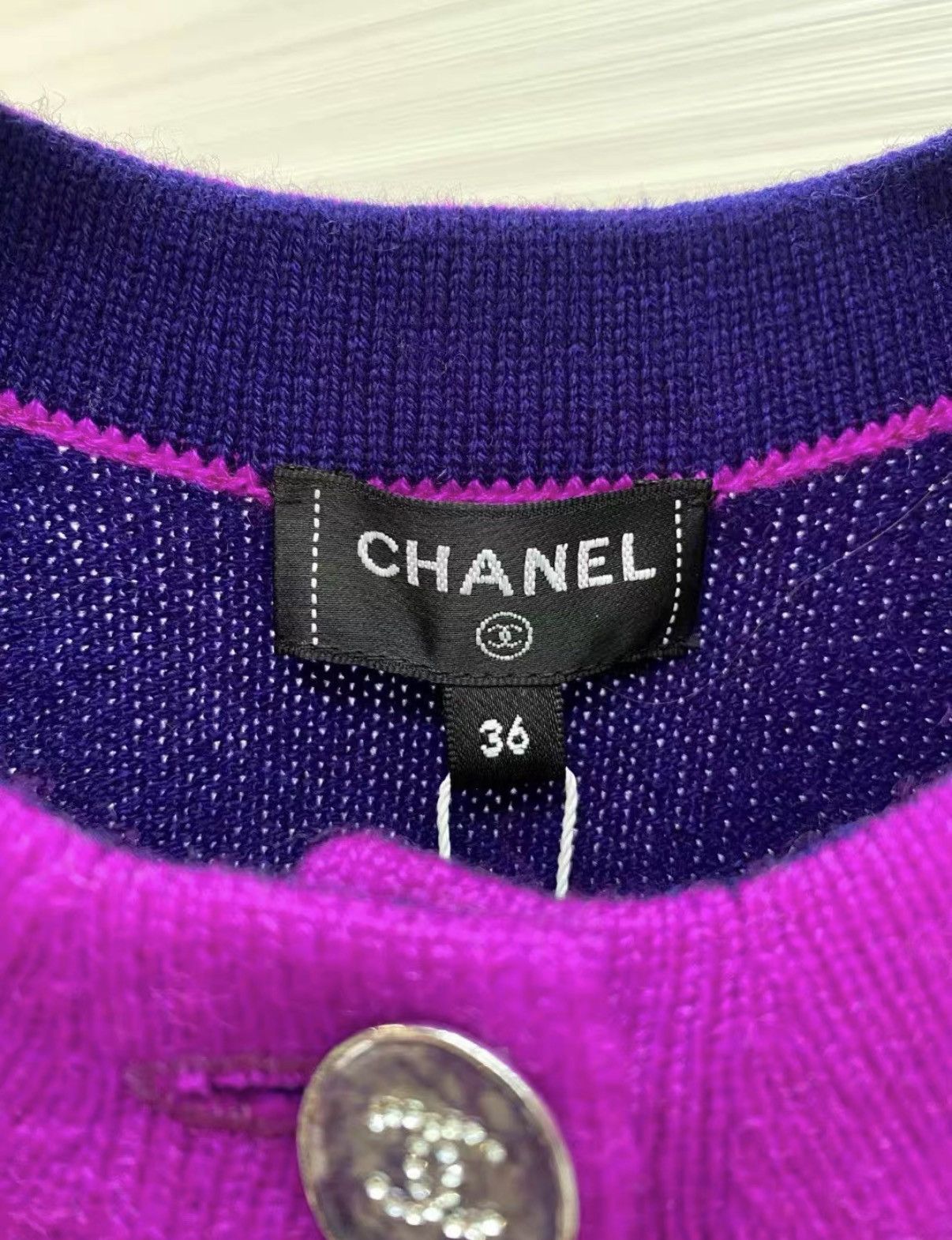 Chanel Chanel Block Cashmere Short Sleeve Knit Top J33 Size XS / US 0-2 / IT 36-38 - 2 Thumbnail