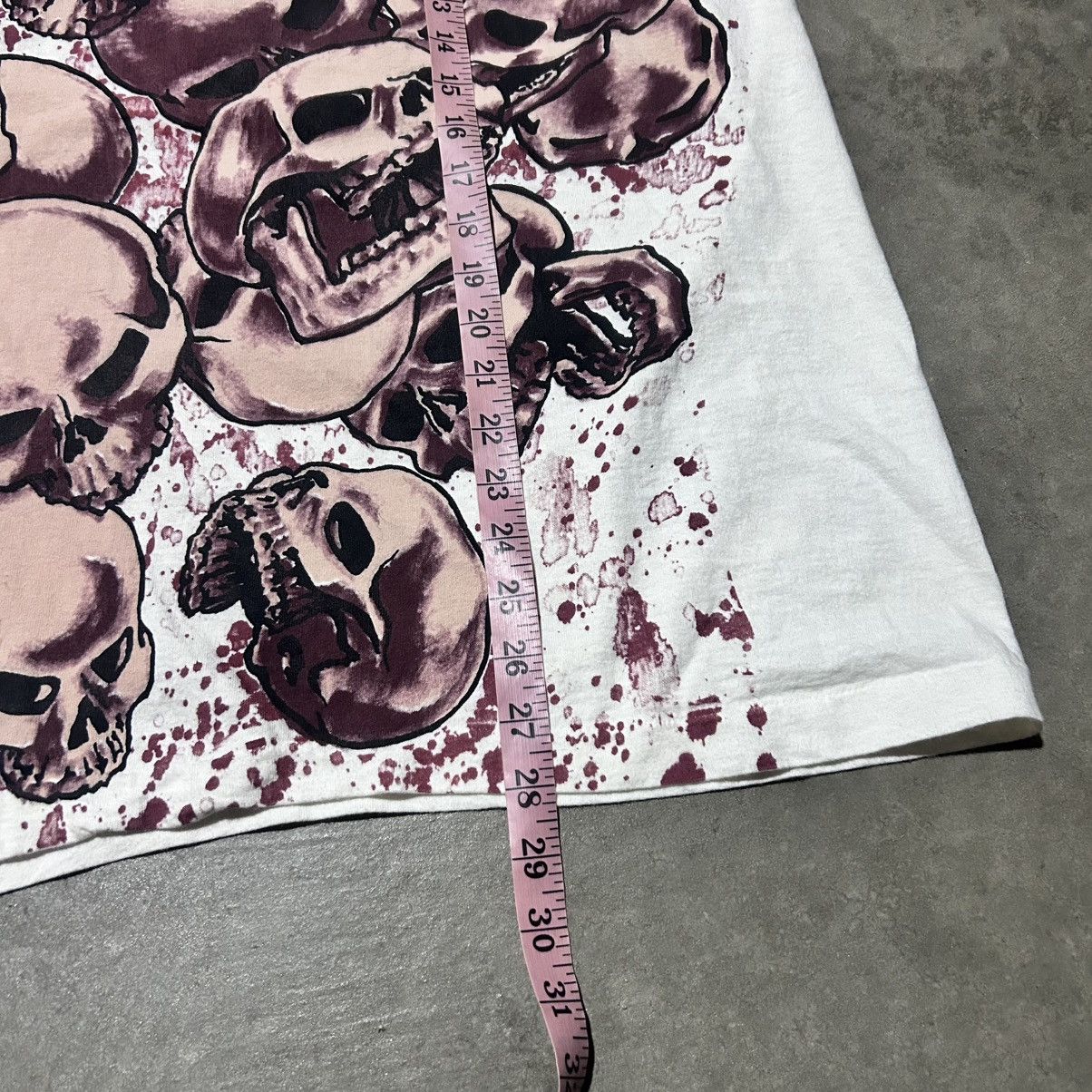 Fruit Of The Loom 90s skull pile all over print tee shirt Size US XL / EU 56 / 4 - 7 Thumbnail