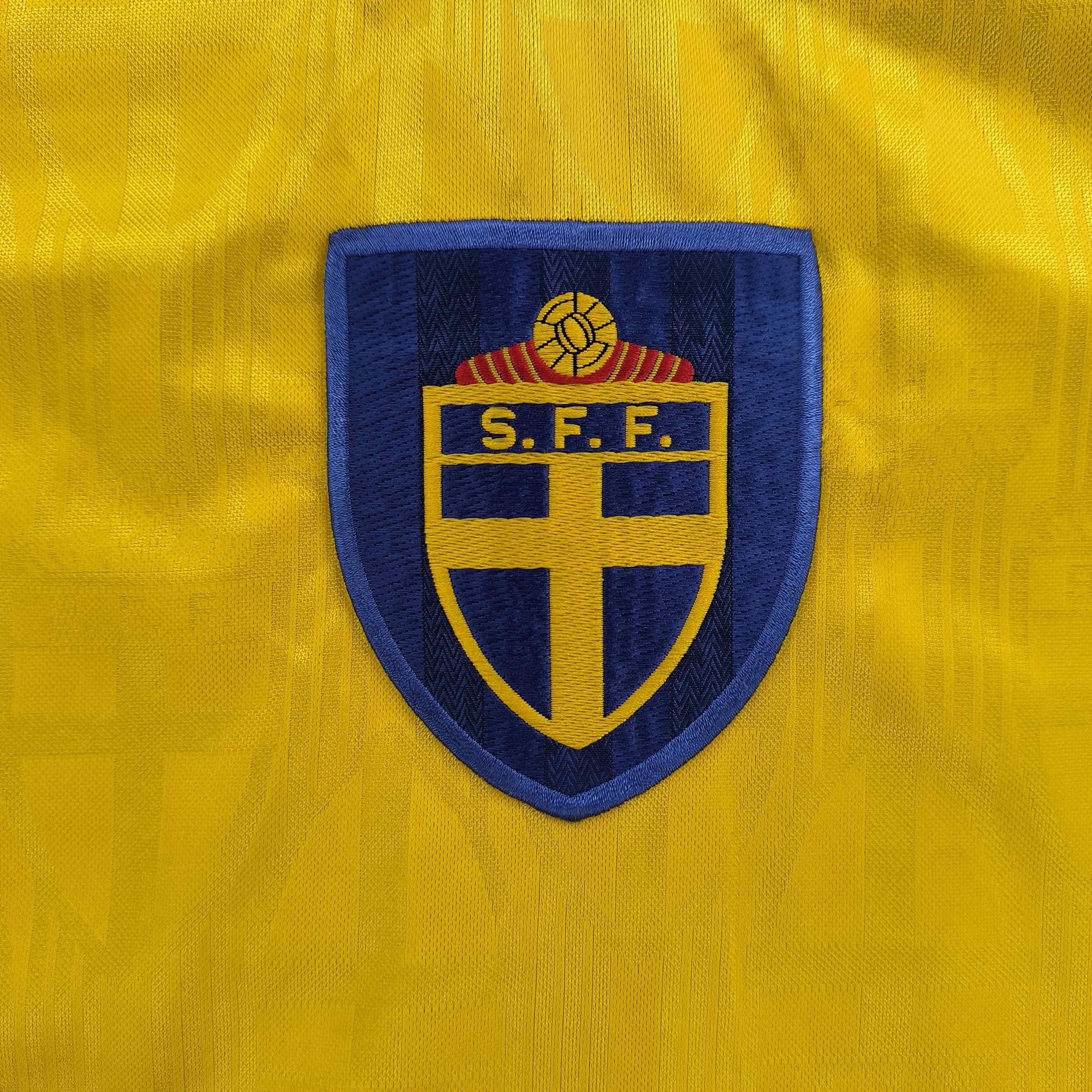 Adidas Sweden 1996-98 Adidas home football jersey shirt size L Size US L / EU 52-54 / 3 - 3 Thumbnail