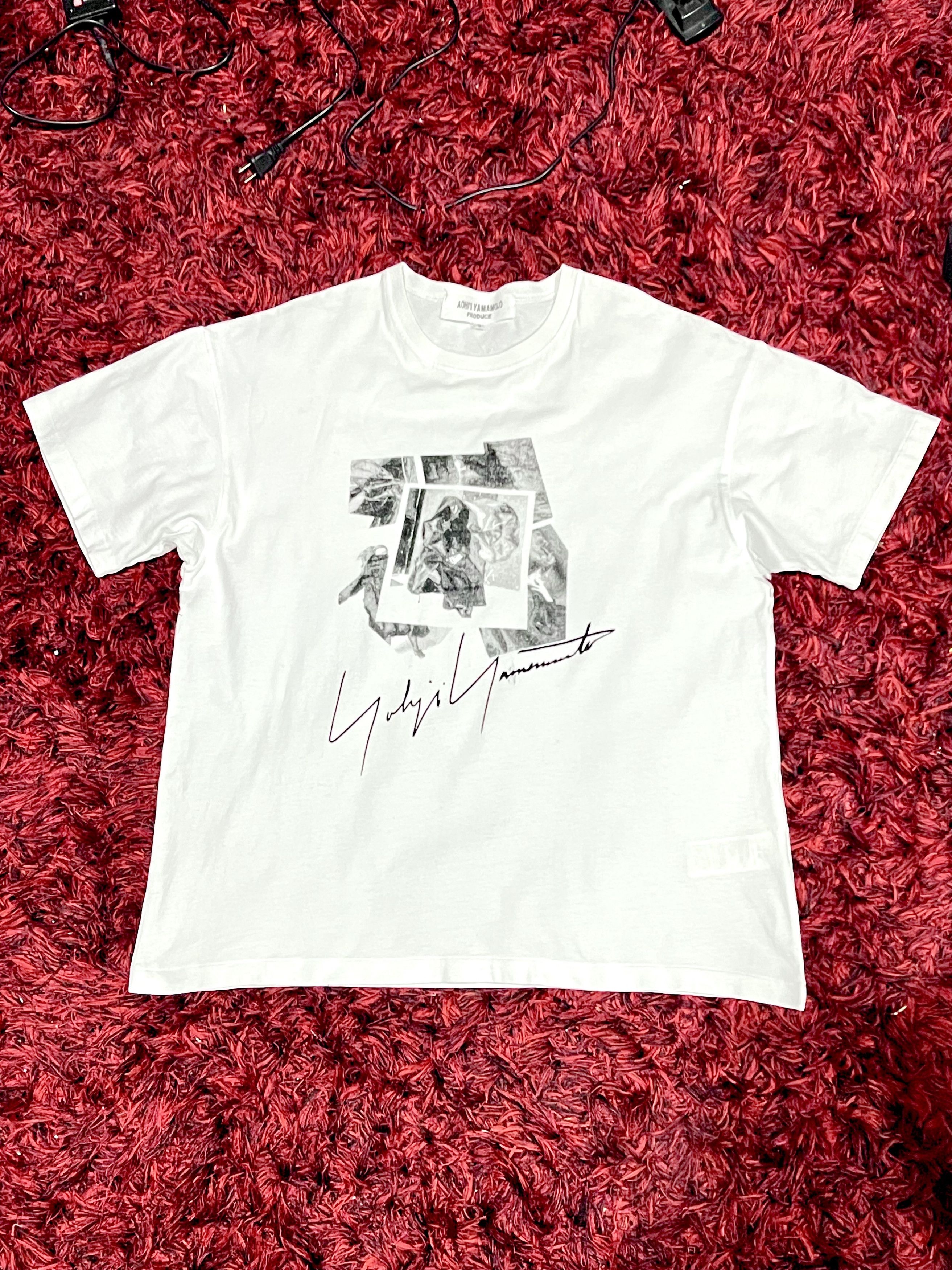 Yohji Yamamoto Yohji Yamamoto Photograph by Leslie Kee Tee Size US L / EU 52-54 / 3 - 1 Thumbnail
