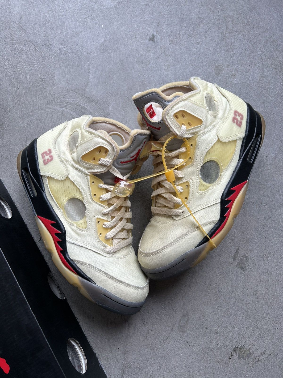 Jordan Brand × Off-White Jordan 5 Off-White Sail Size US 10.5 / EU 43-44 - 1 Thumbnail