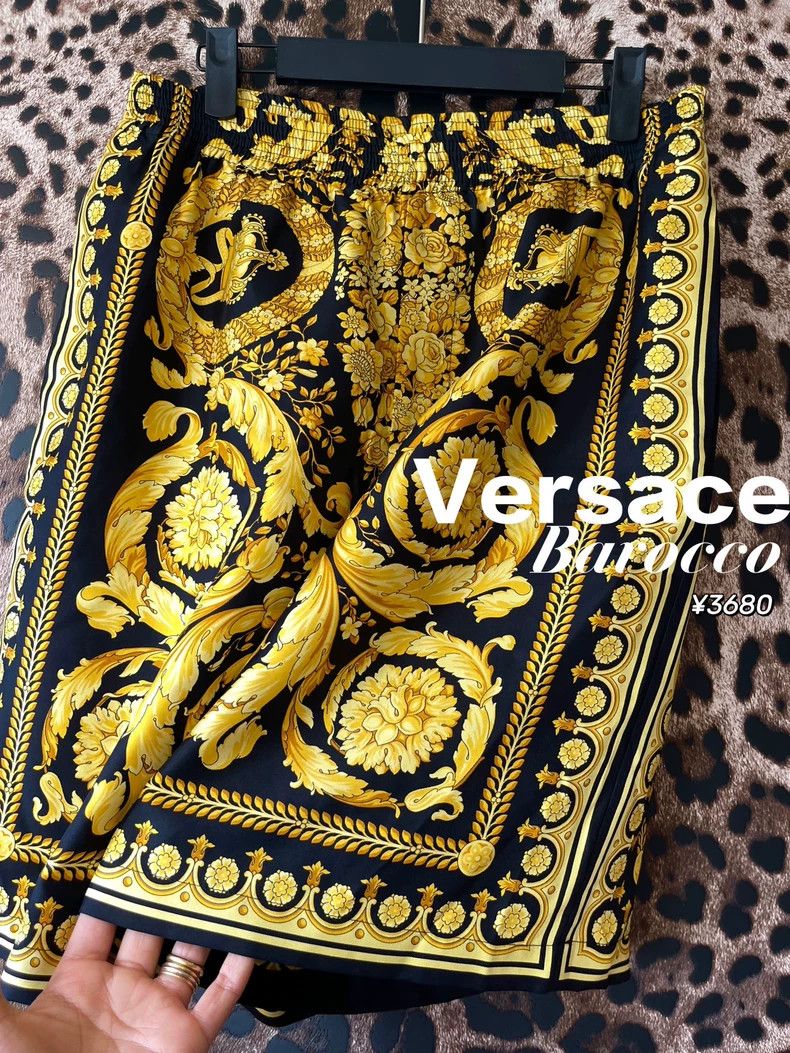 Versace Versace Printed knee-length silk silk shorts Size US 32 / EU 48 - 1 Thumbnail