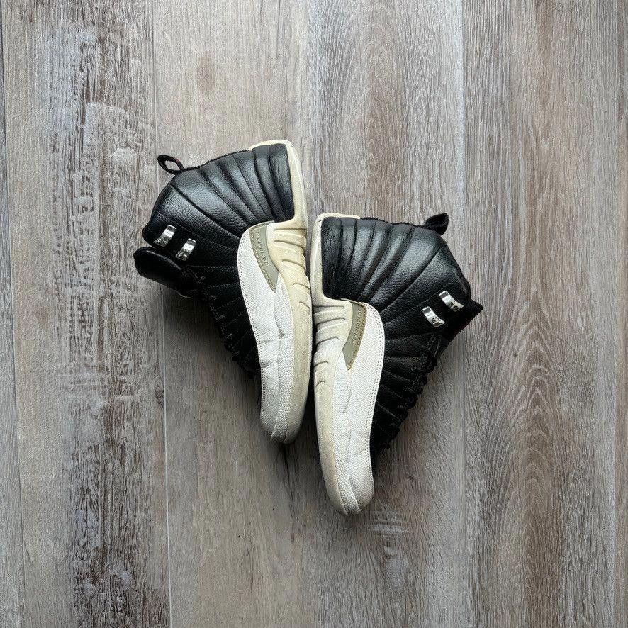 Nike NIKE • JORDAN 12 GS Retro "2022 Playoffs" (7M) Size US 7 / EU 40 - 11 Thumbnail